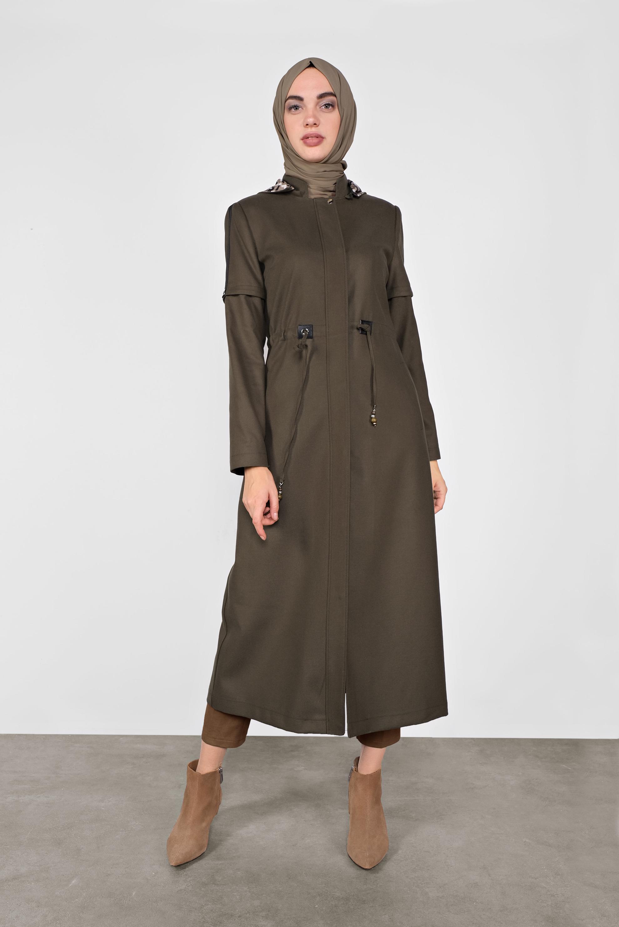 Tesettür giyim HAKİ BEL KISMI BÜZGÜ BAĞCIKLI KAPÜŞONLU PARDESÜ 10284