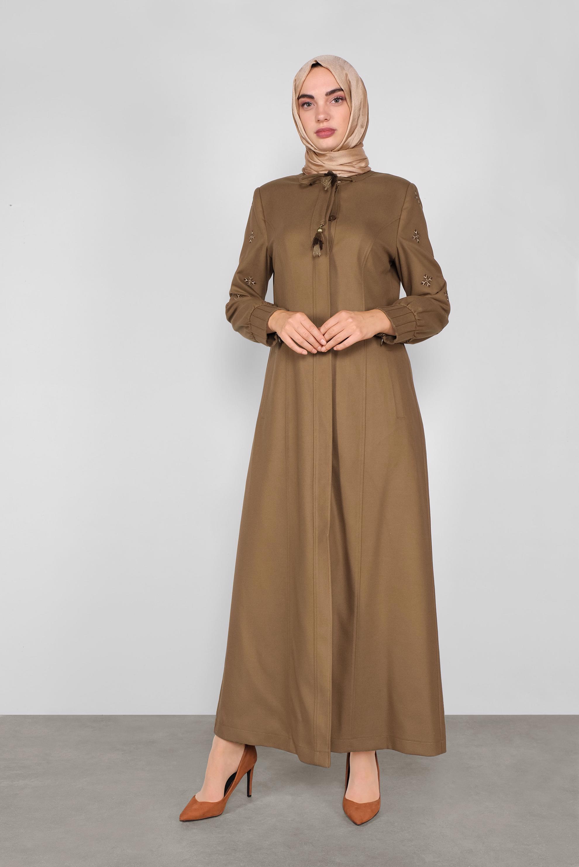 Tesettür giyim KAHVE KOLLARI NAKIŞLI BAĞCIKLI PARDESÜ 10287 