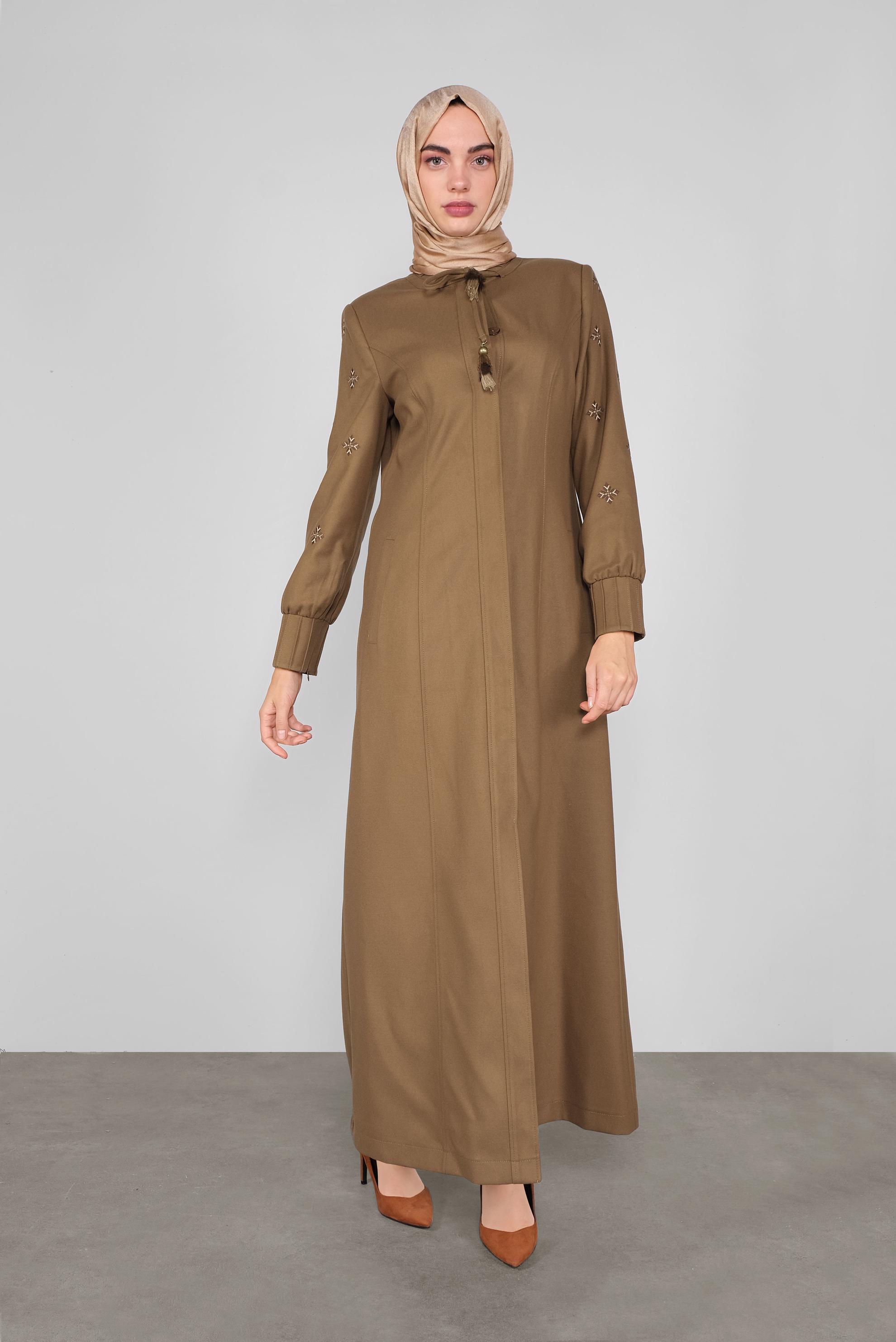 Tesettür giyim KAHVE KOLLARI NAKIŞLI BAĞCIKLI PARDESÜ 10287 