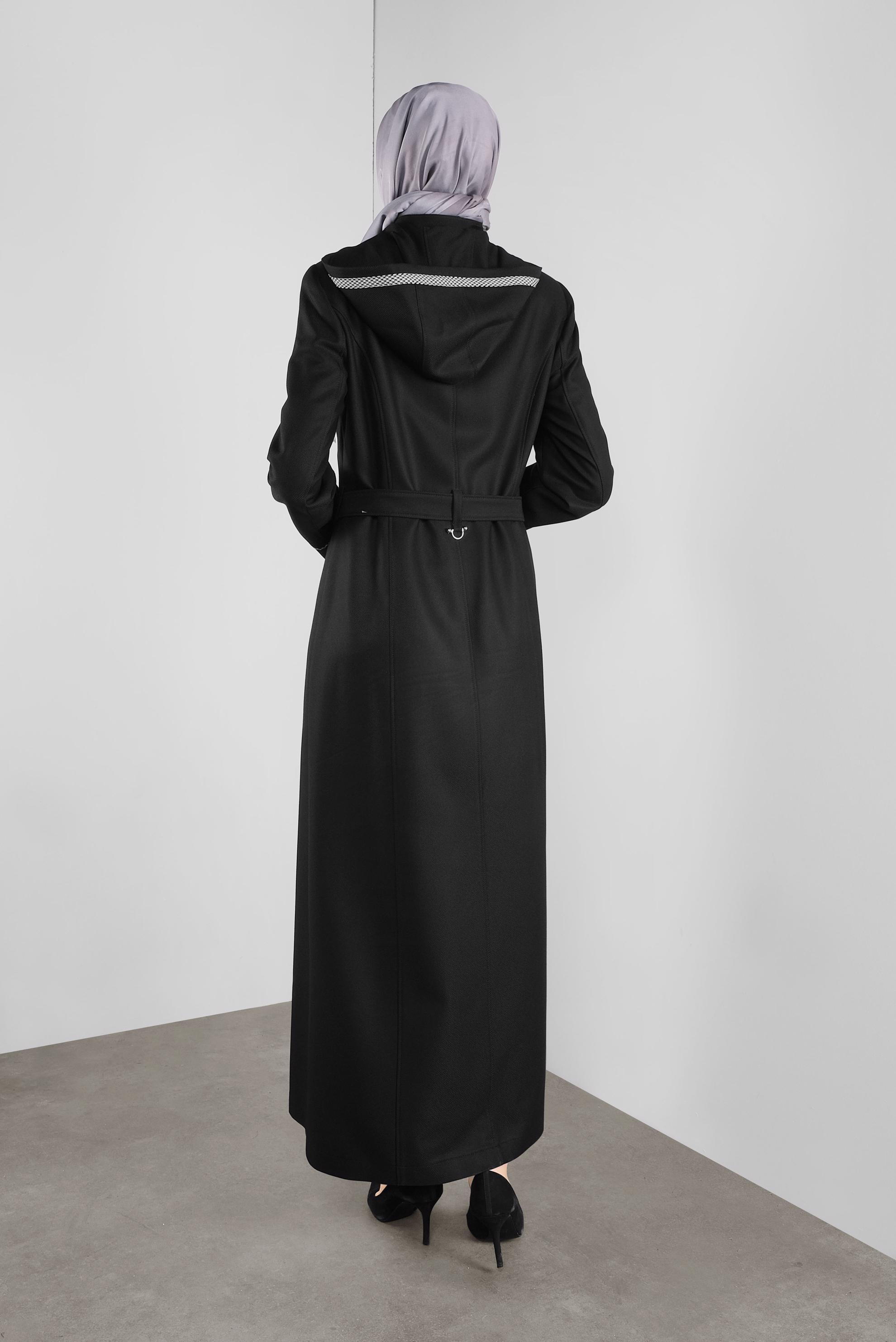 Tesettür giyim SİYAH KAPÜŞONLU FERMUARI METAL AKSESUARLI PARDESÜ 10302 