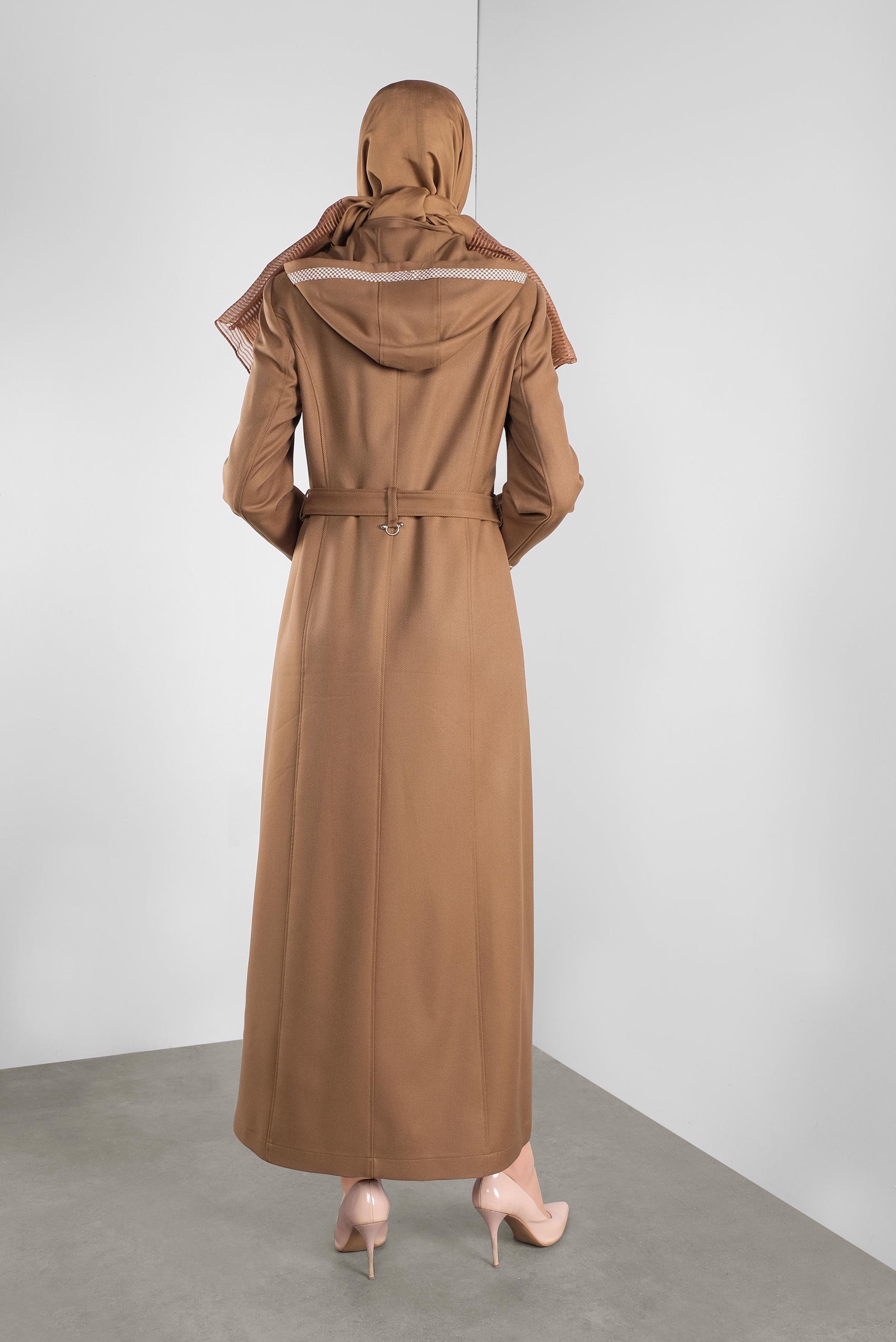 Tesettür giyim TABA KAPÜŞONLU FERMUARI METAL AKSESUARLI PARDESÜ 10302 