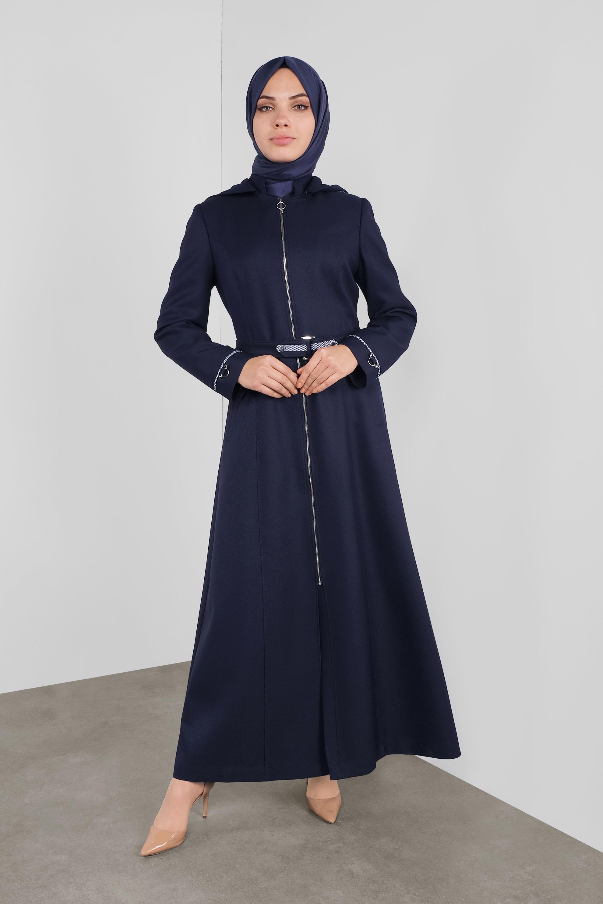 Tesettür giyim LACİVERT KAPÜŞONLU FERMUARI METAL AKSESUARLI PARDESÜ 10302 