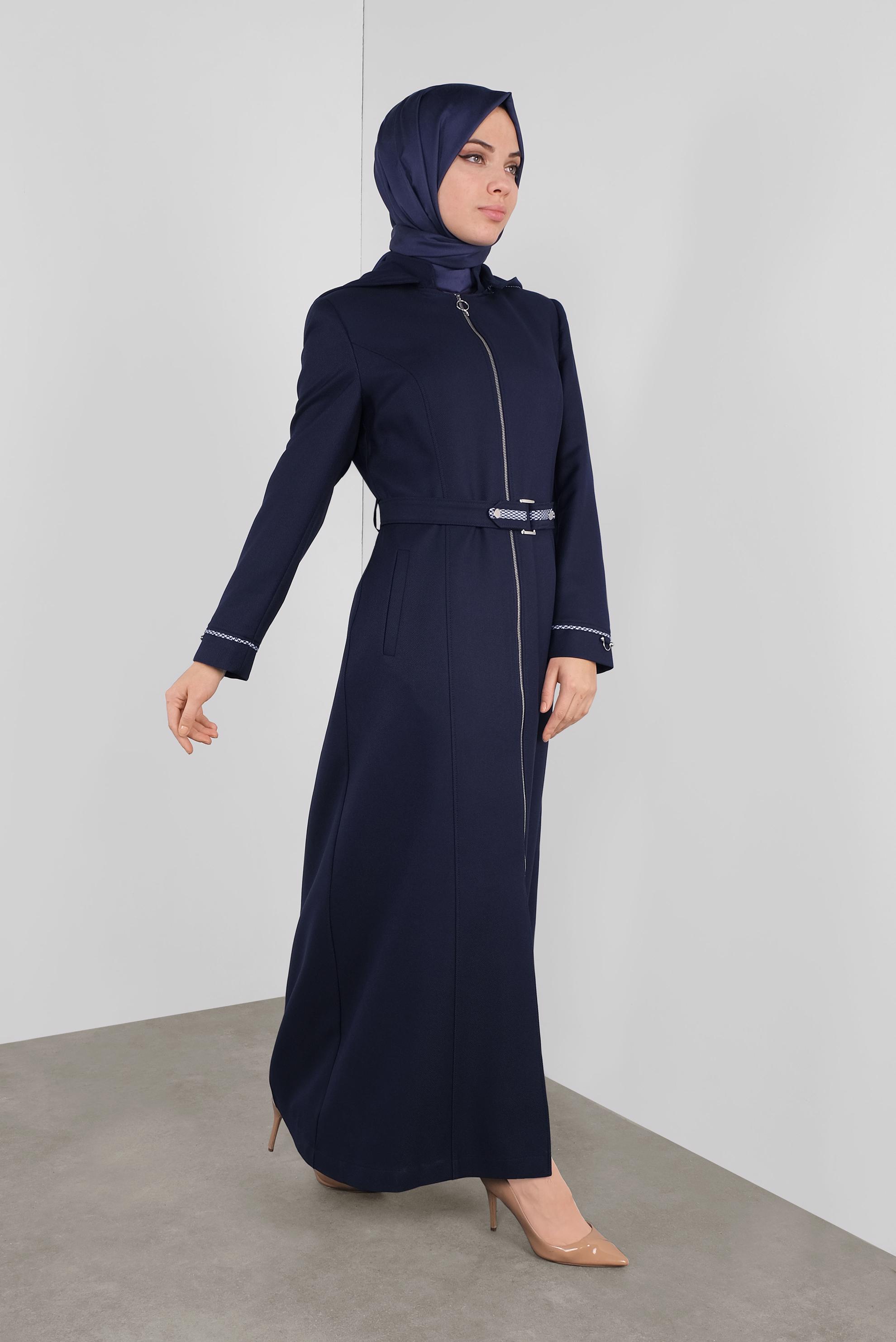 Tesettür giyim LACİVERT KAPÜŞONLU FERMUARI METAL AKSESUARLI PARDESÜ 10302 