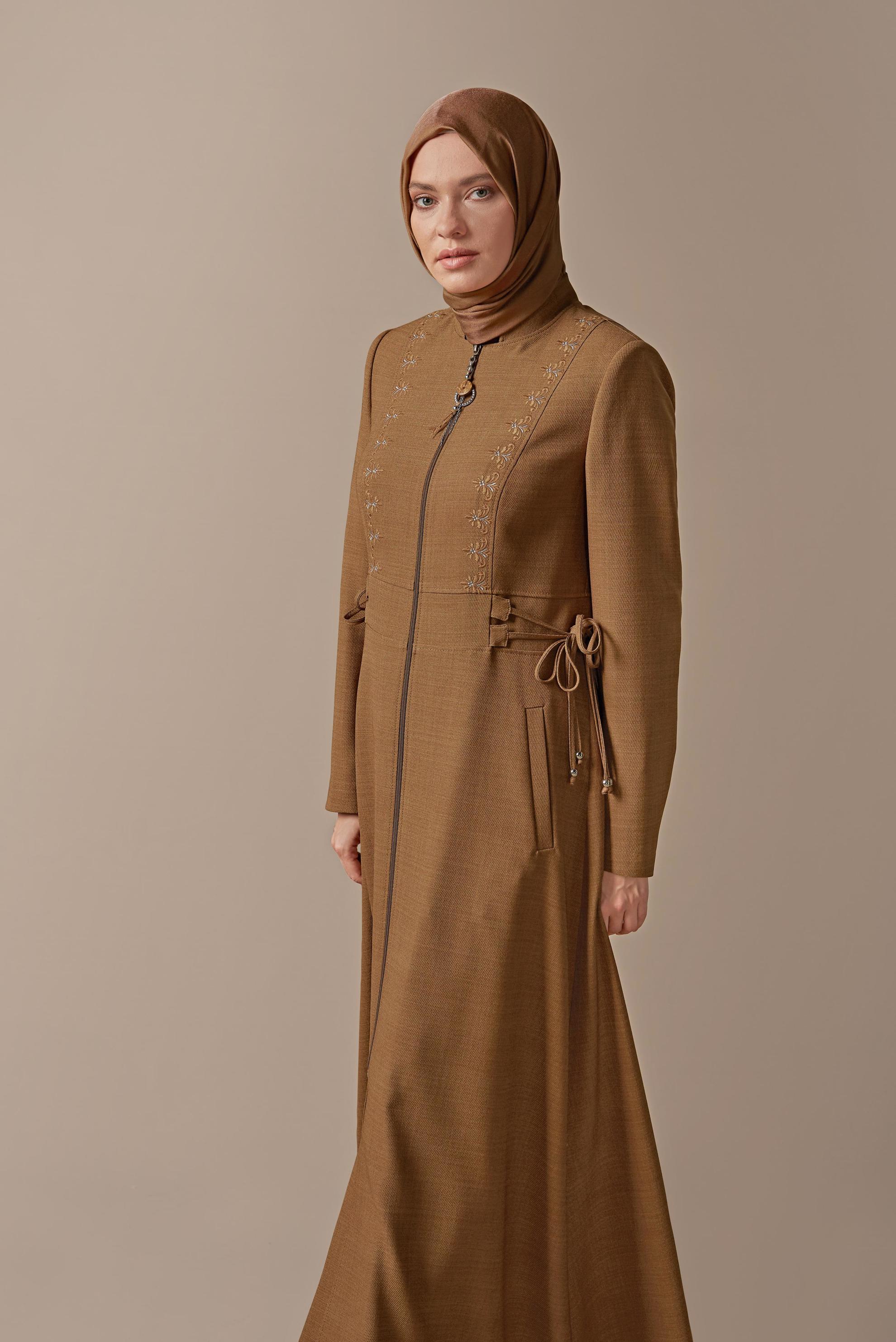 Tesettür giyim KAHVE YANDAN BAĞCIKLI NAKIŞLI PARDESÜ  10308 