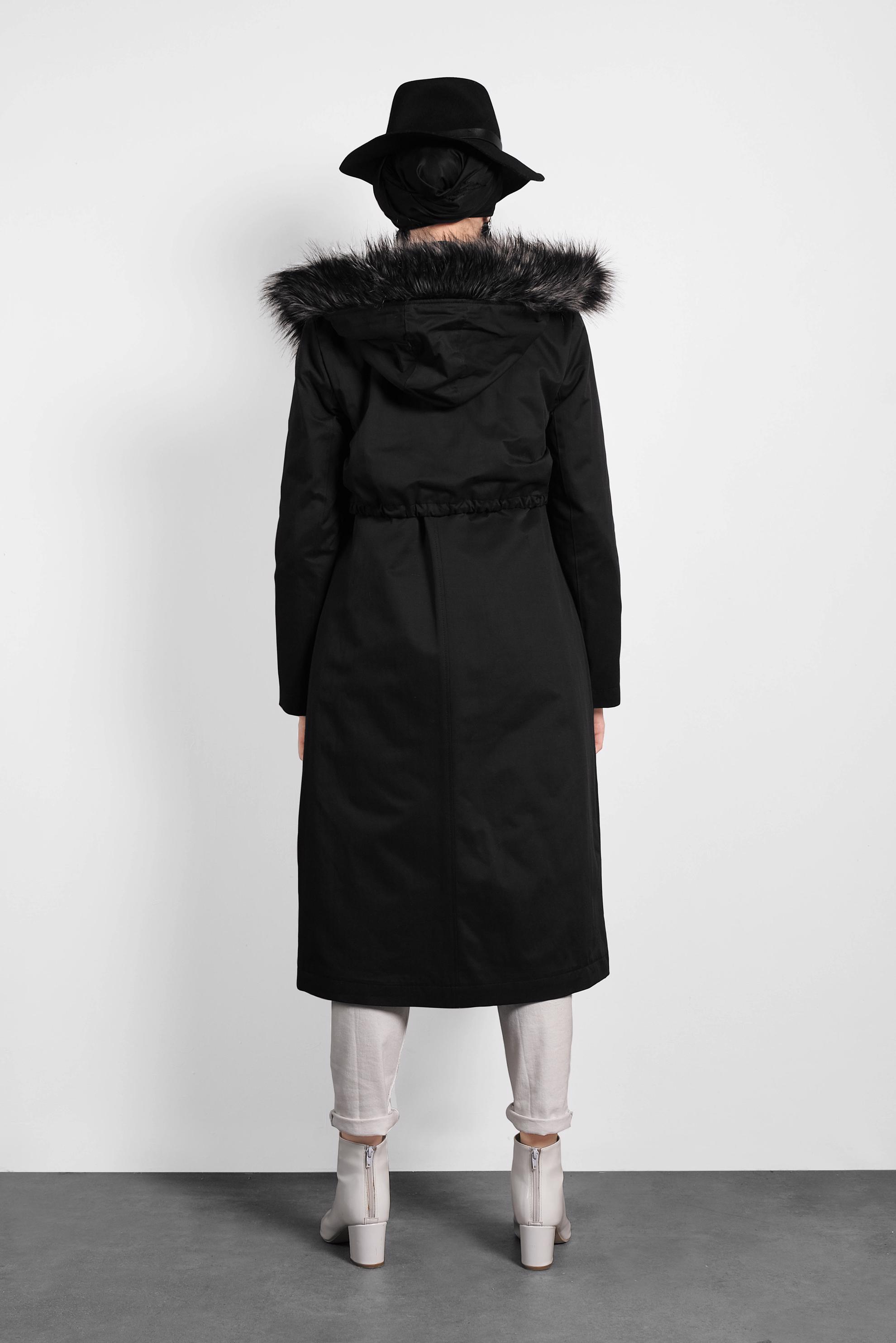 Tesettür giyim SİYAH BELDEN BÜZGÜLÜ KAPÜŞONLU PARKA 90001 