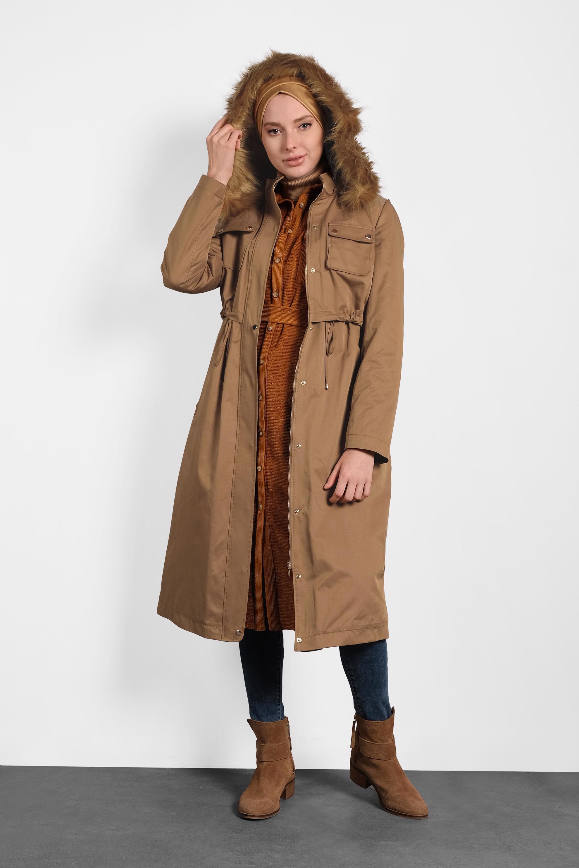 Tesettür giyim TABA BELDEN BÜZGÜLÜ KAPÜŞONLU PARKA 90001 