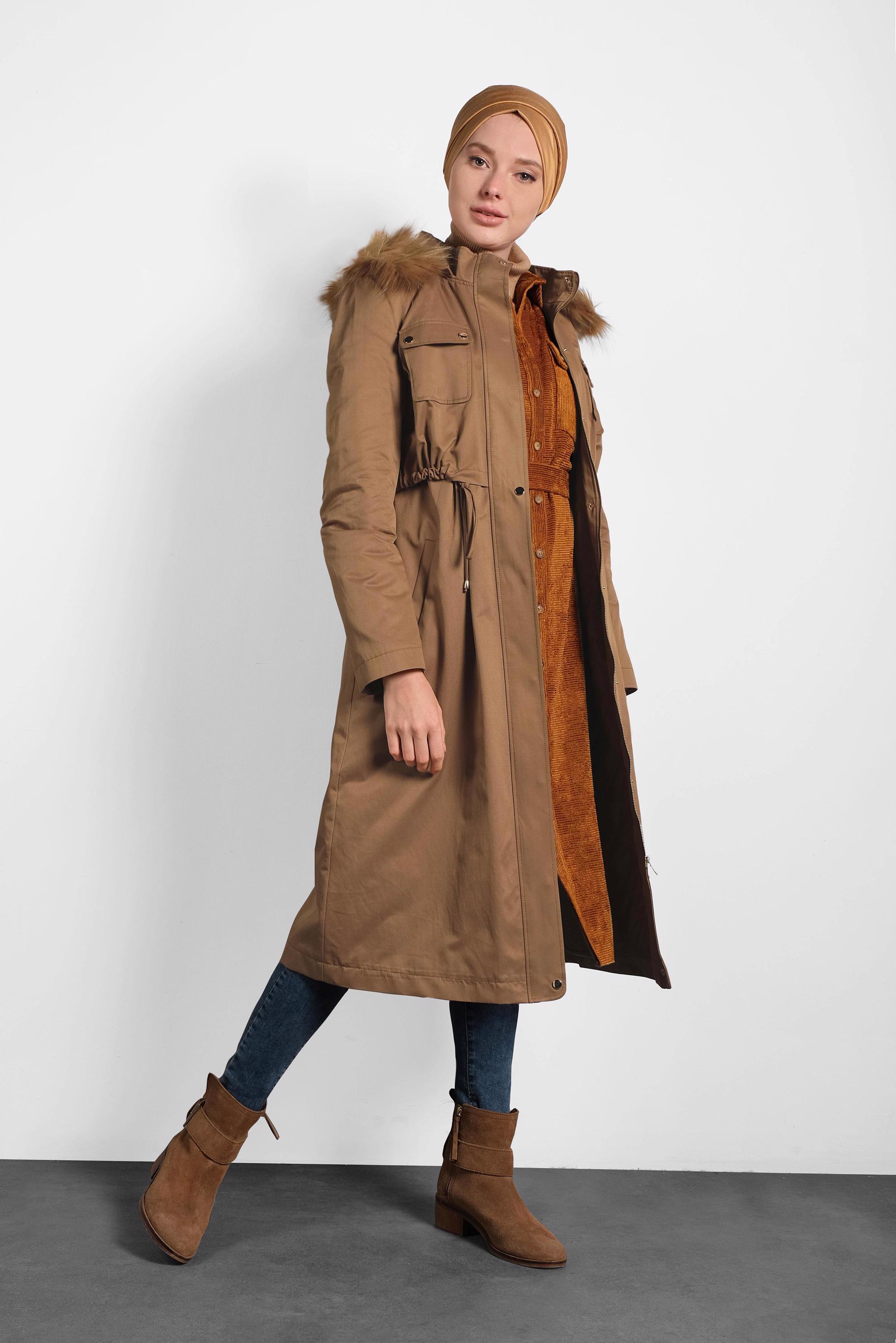 Tesettür giyim TABA BELDEN BÜZGÜLÜ KAPÜŞONLU PARKA 90001 