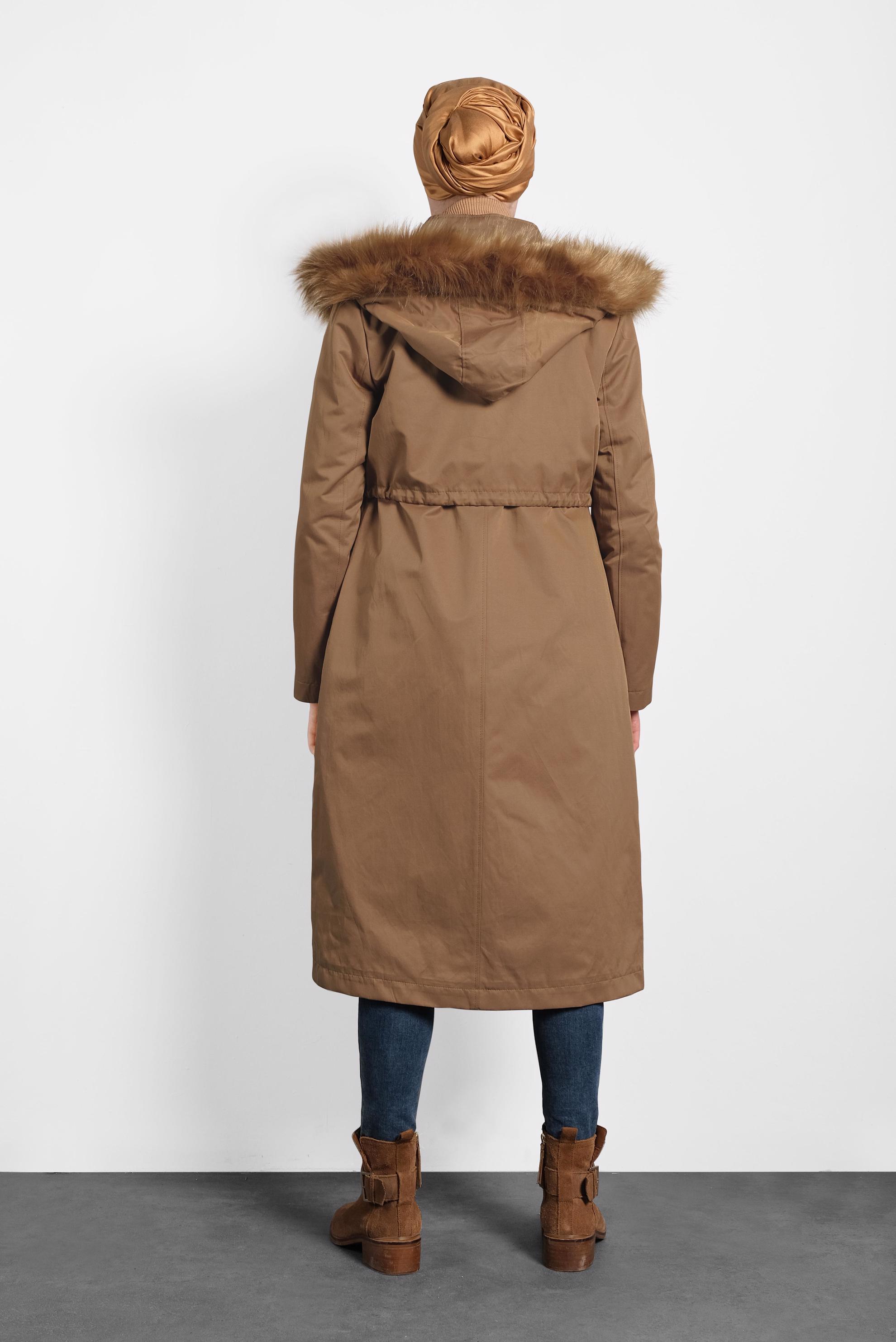 Tesettür giyim TABA BELDEN BÜZGÜLÜ KAPÜŞONLU PARKA 90001 