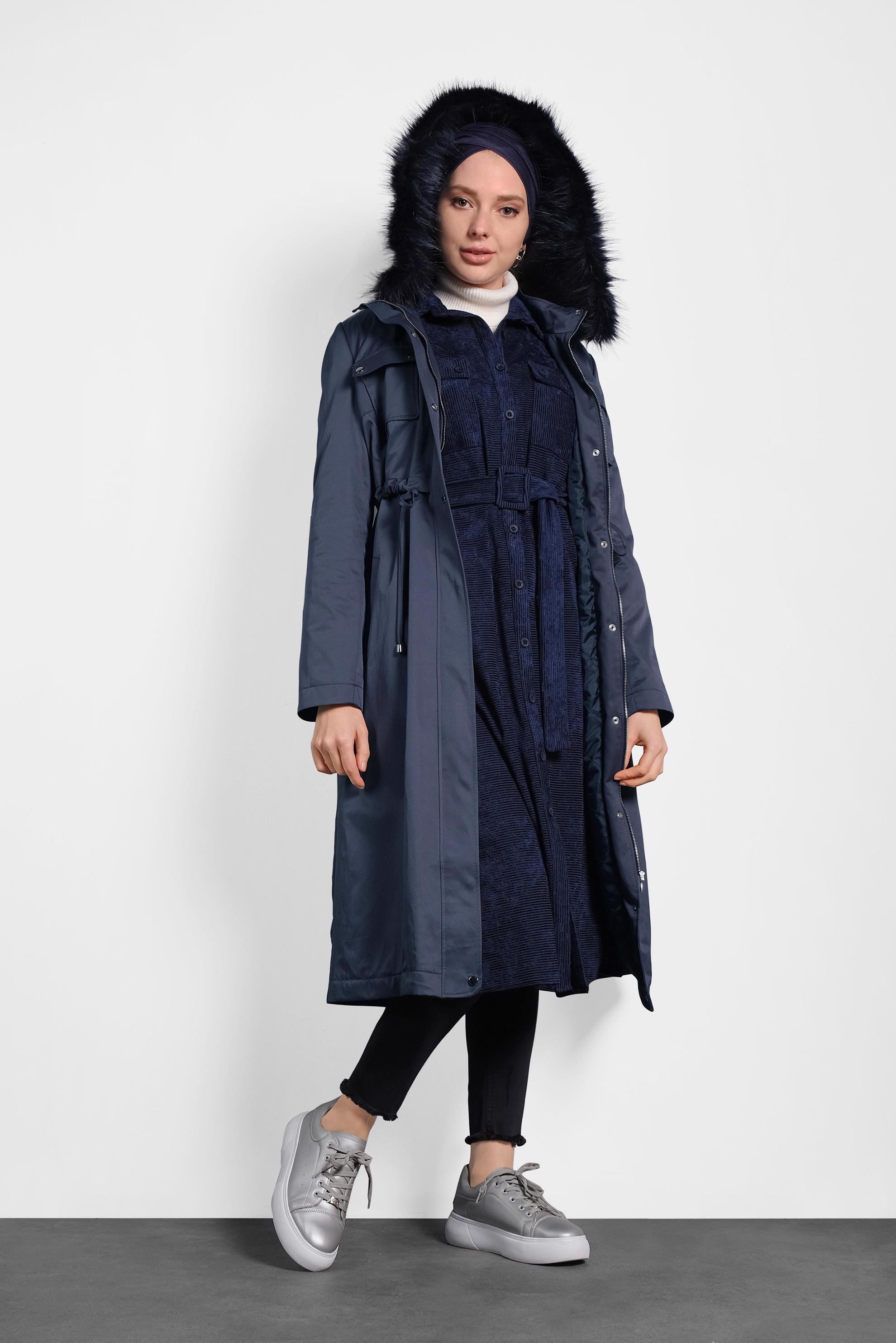 Tesettür giyim LACİVERT BELDEN BÜZGÜLÜ KAPÜŞONLU PARKA 90001 