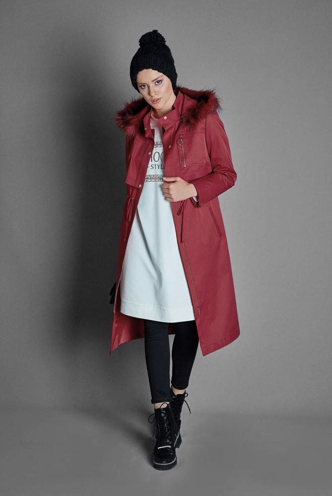 Tesettür giyim KIRMIZI BEL BÜZGÜLÜ KAPÜŞONLU PARKA 90004 - ALVİNA