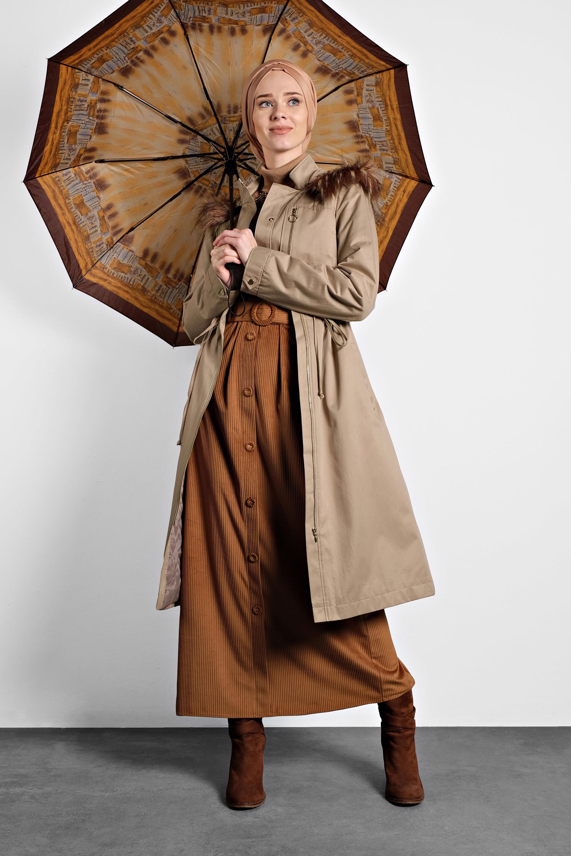 Vêtements hijab BRUN PARKA TAILLE À SMOCKS AVEC CAPUCHE 90004 