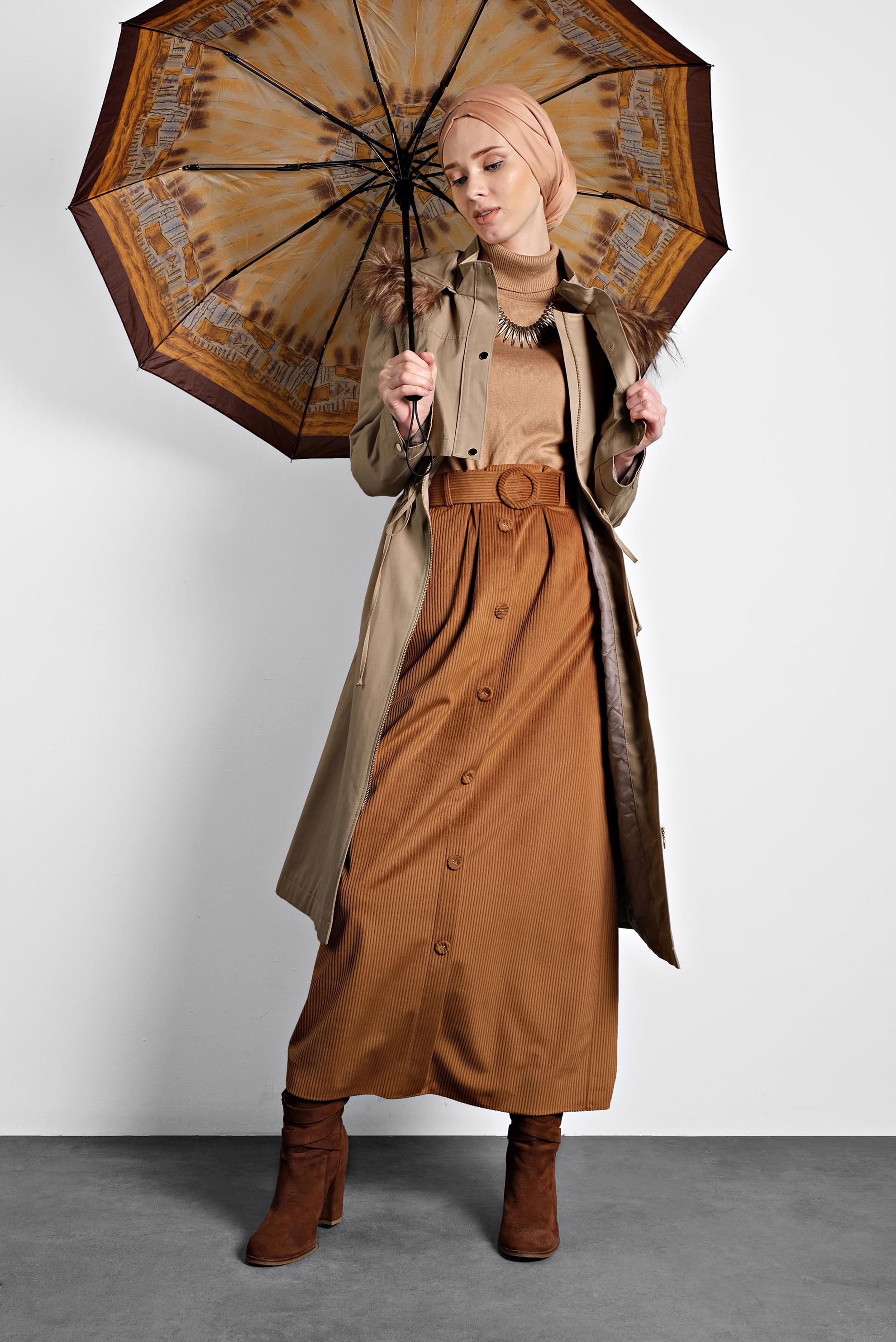 Vêtements hijab BRUN PARKA TAILLE À SMOCKS AVEC CAPUCHE 90004 