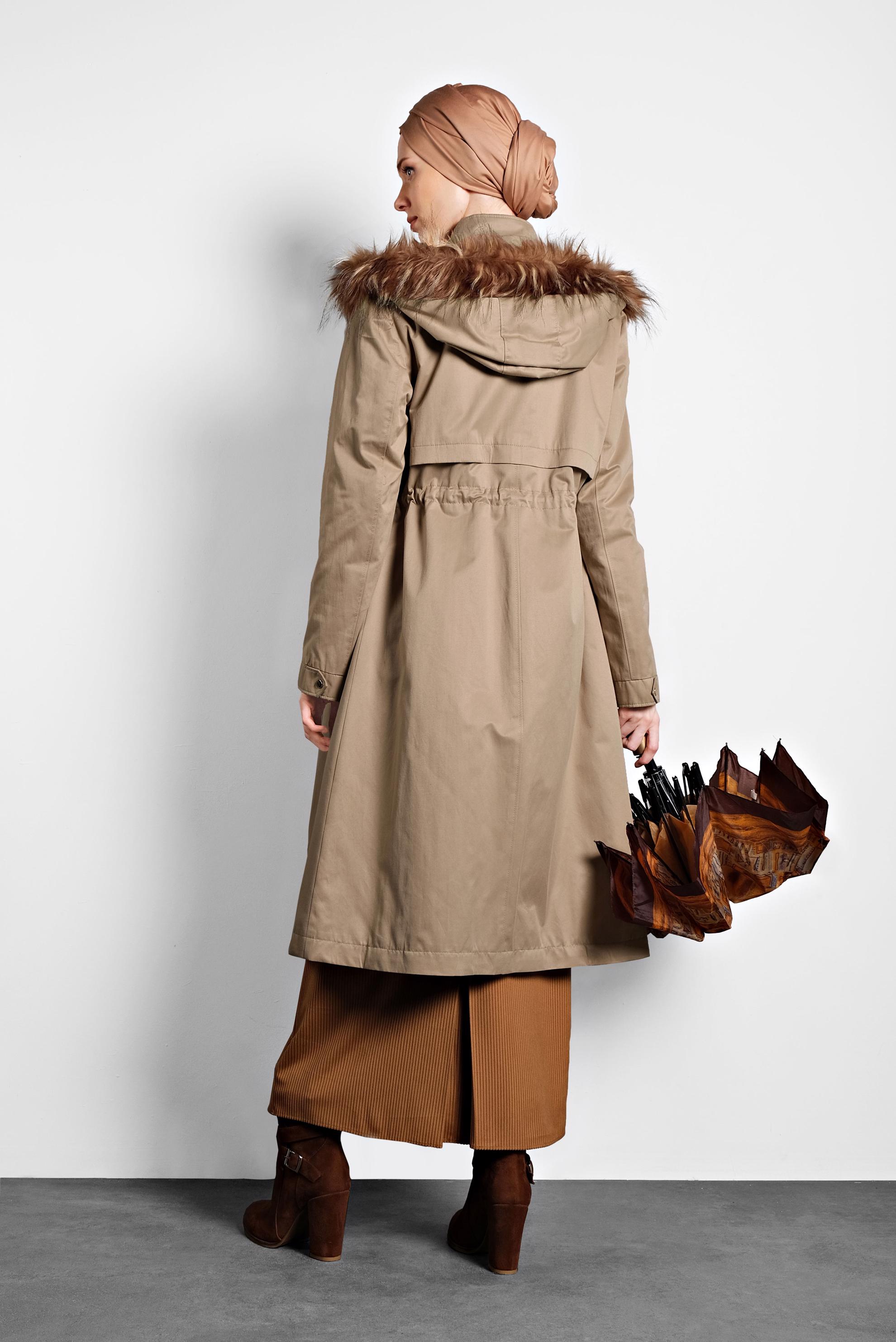 Vêtements hijab BRUN PARKA TAILLE À SMOCKS AVEC CAPUCHE 90004 