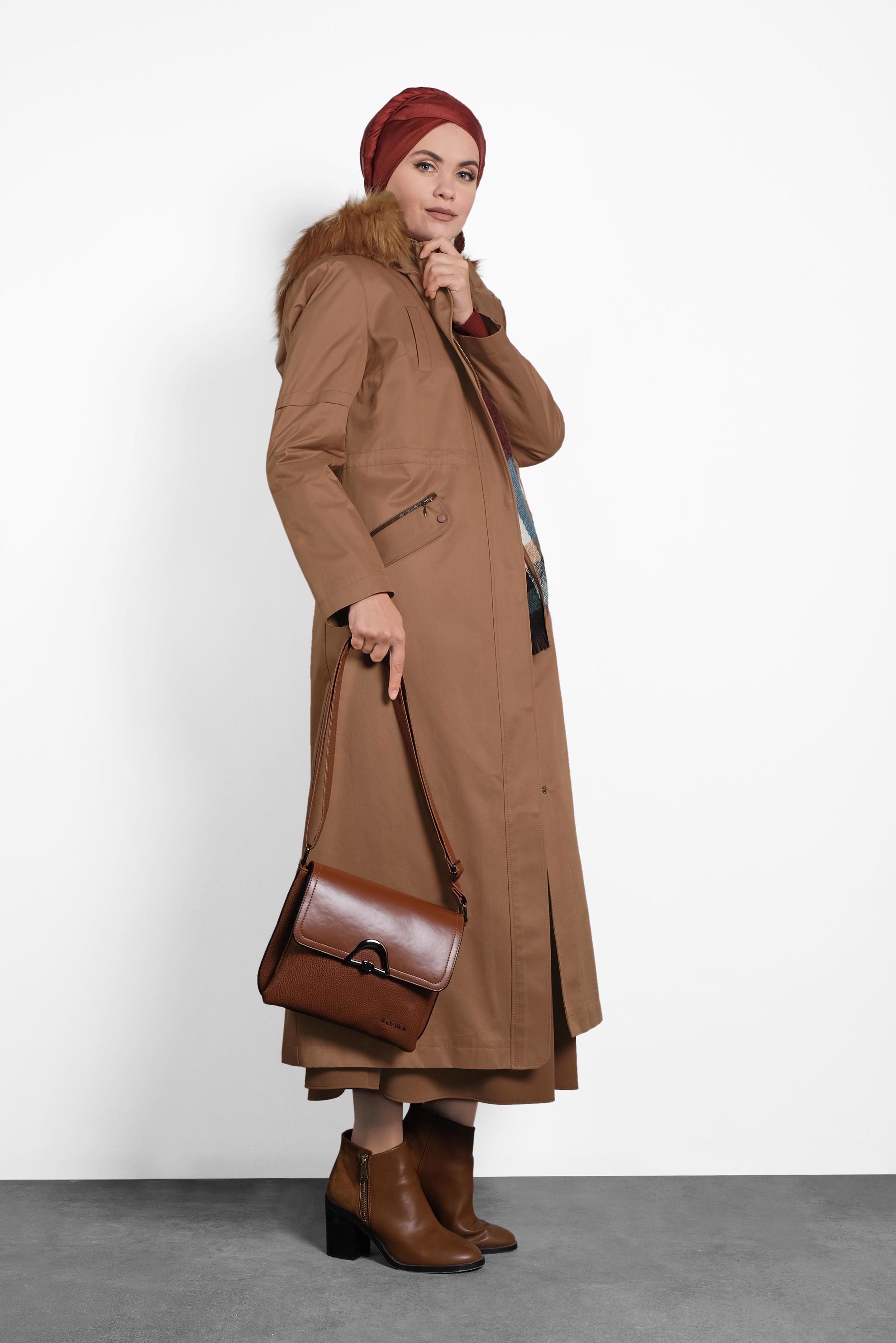 Tesettür giyim TABA ÇITÇITLI VE FERMUARLI KÜRKLÜ KAPÜŞONLU PARKA 90006 