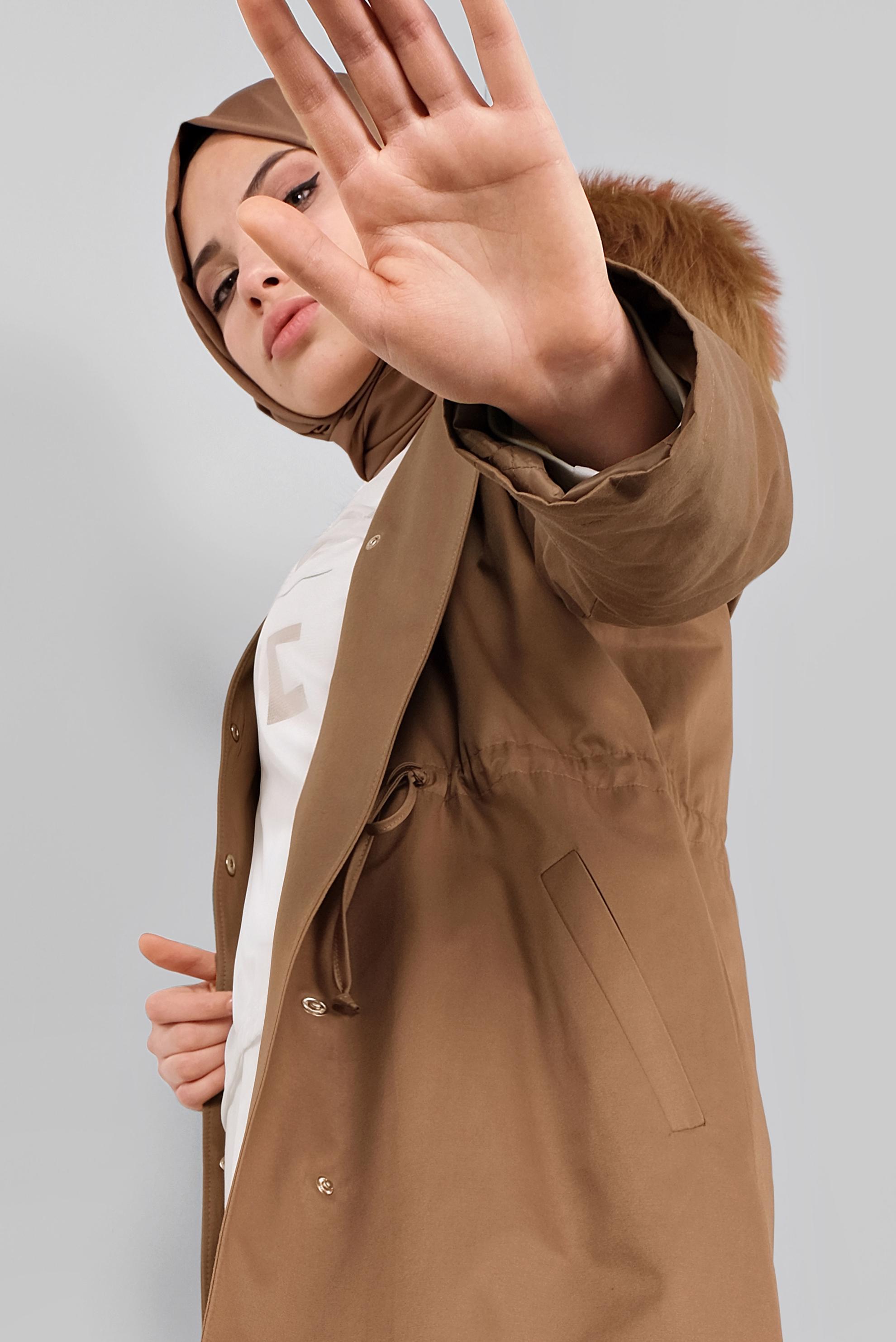 Vêtements hijab TABA PARKA À TAILLE-BOULLIONNÉE AVEC CAPUCHE 90133