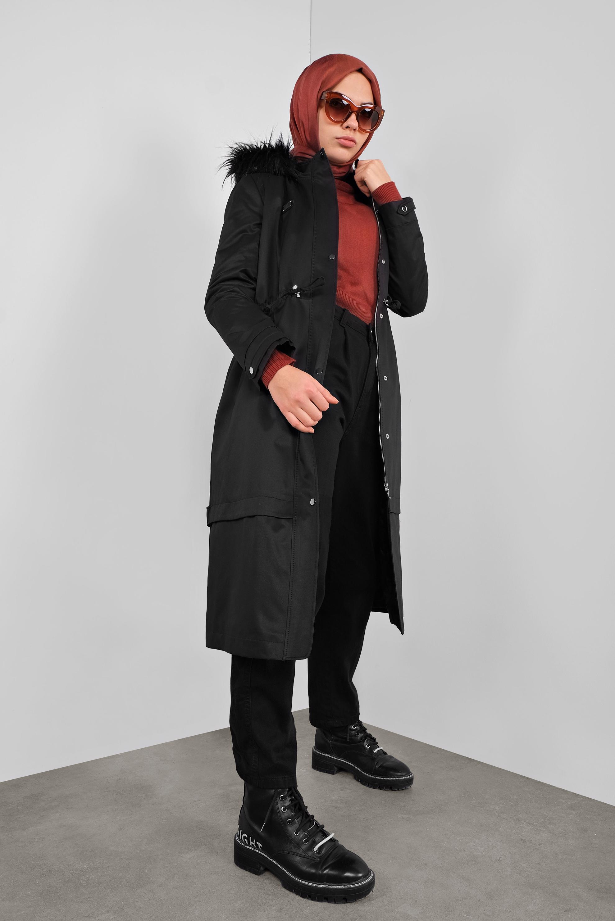 Tesettür giyim SİYAH BELİ BÜZGÜLÜ KÜRKLÜ PARKA  90137 