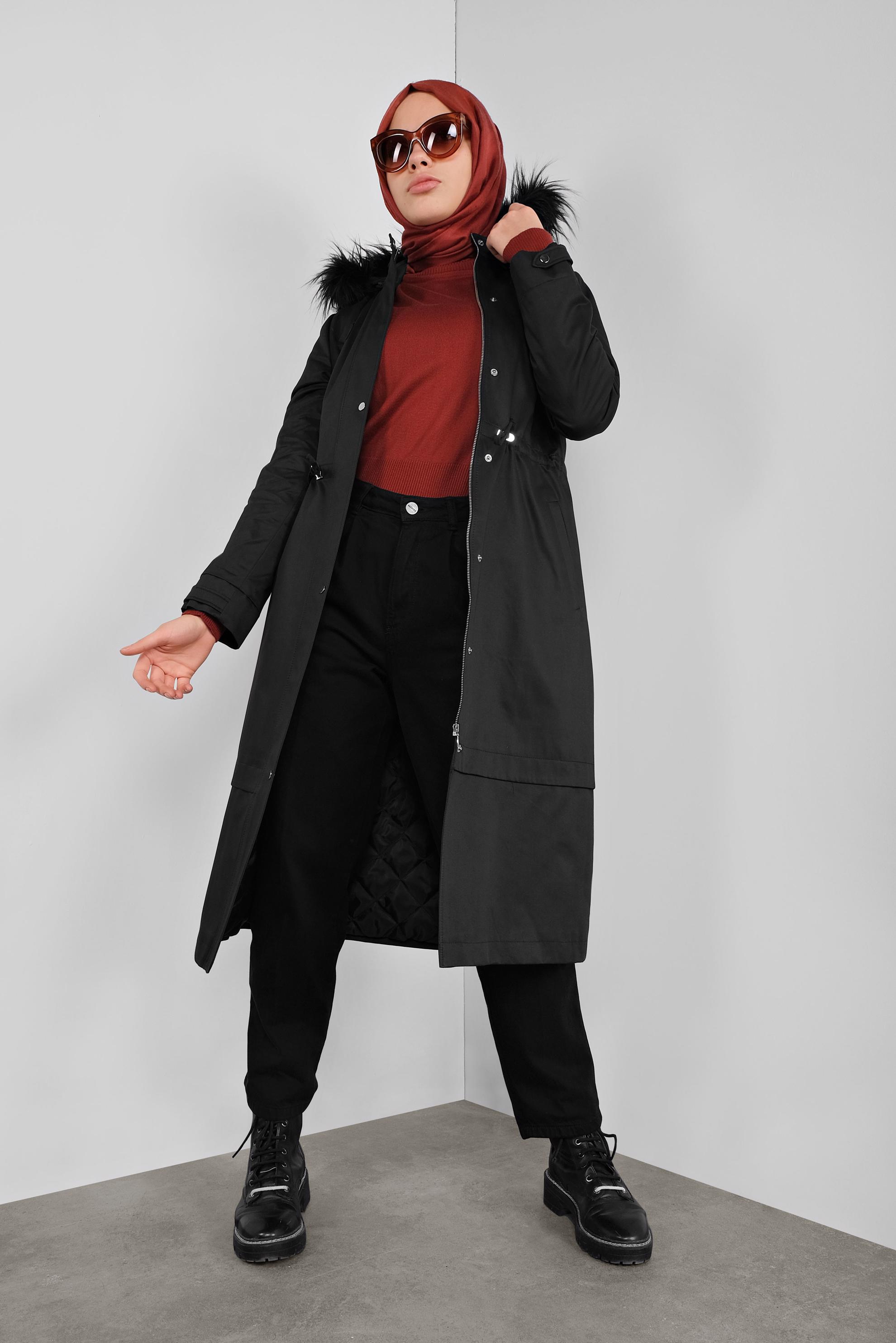 Tesettür giyim SİYAH BELİ BÜZGÜLÜ KÜRKLÜ PARKA  90137 