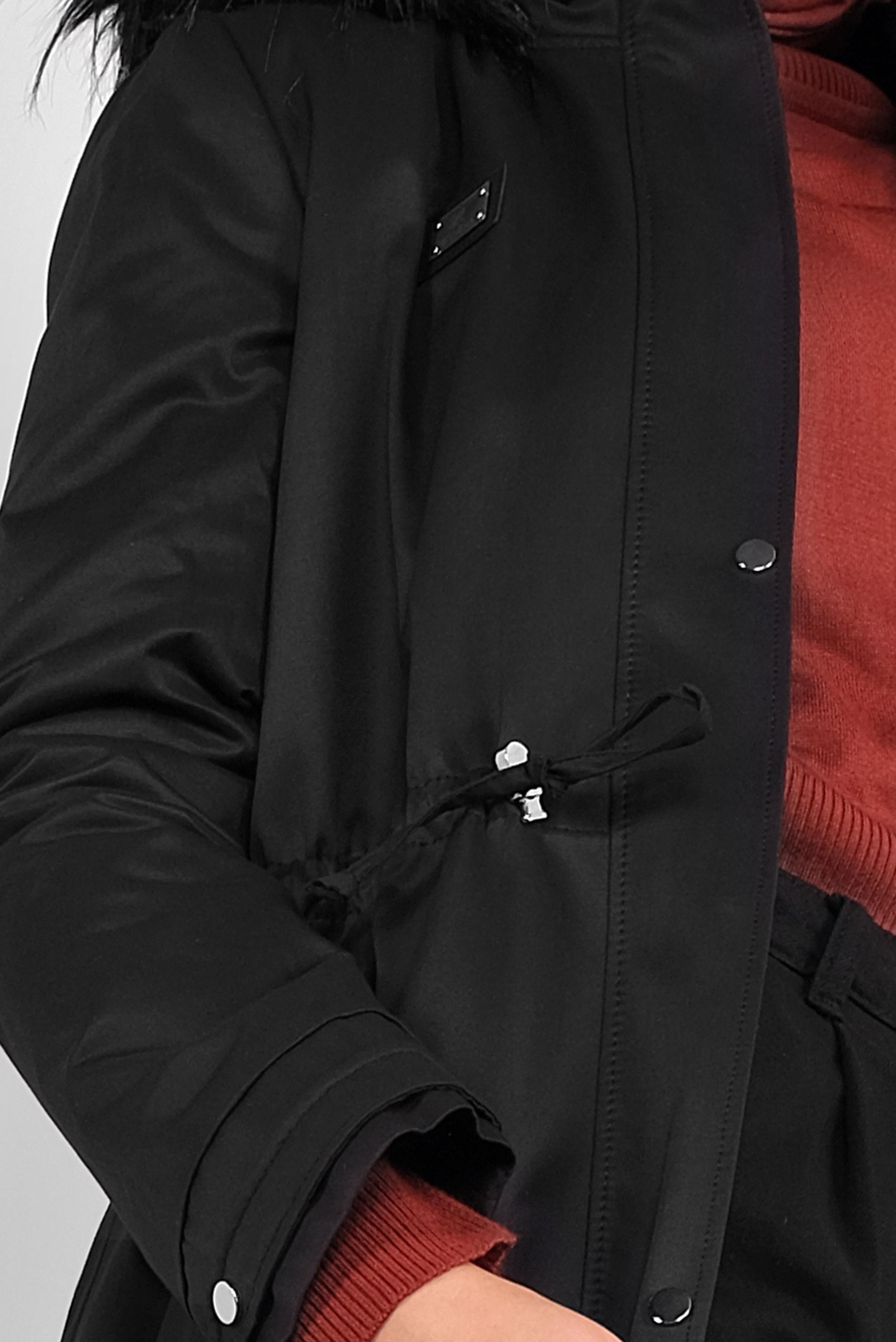 Tesettür giyim SİYAH BELİ BÜZGÜLÜ KÜRKLÜ PARKA  90137 