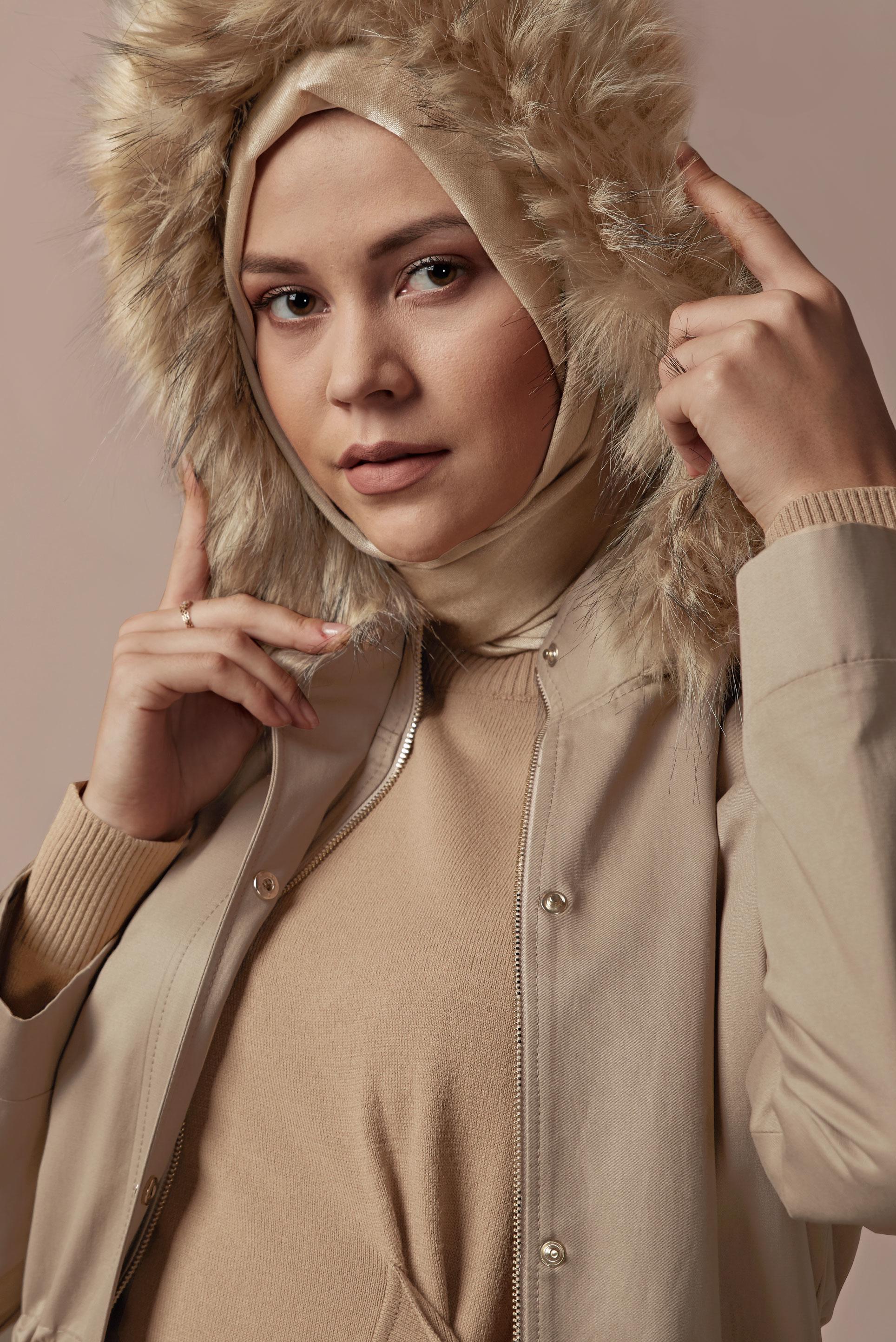 Tesettür giyim KAHVE BELİ BÜZGÜLÜ KÜRKLÜ PARKA  90137 