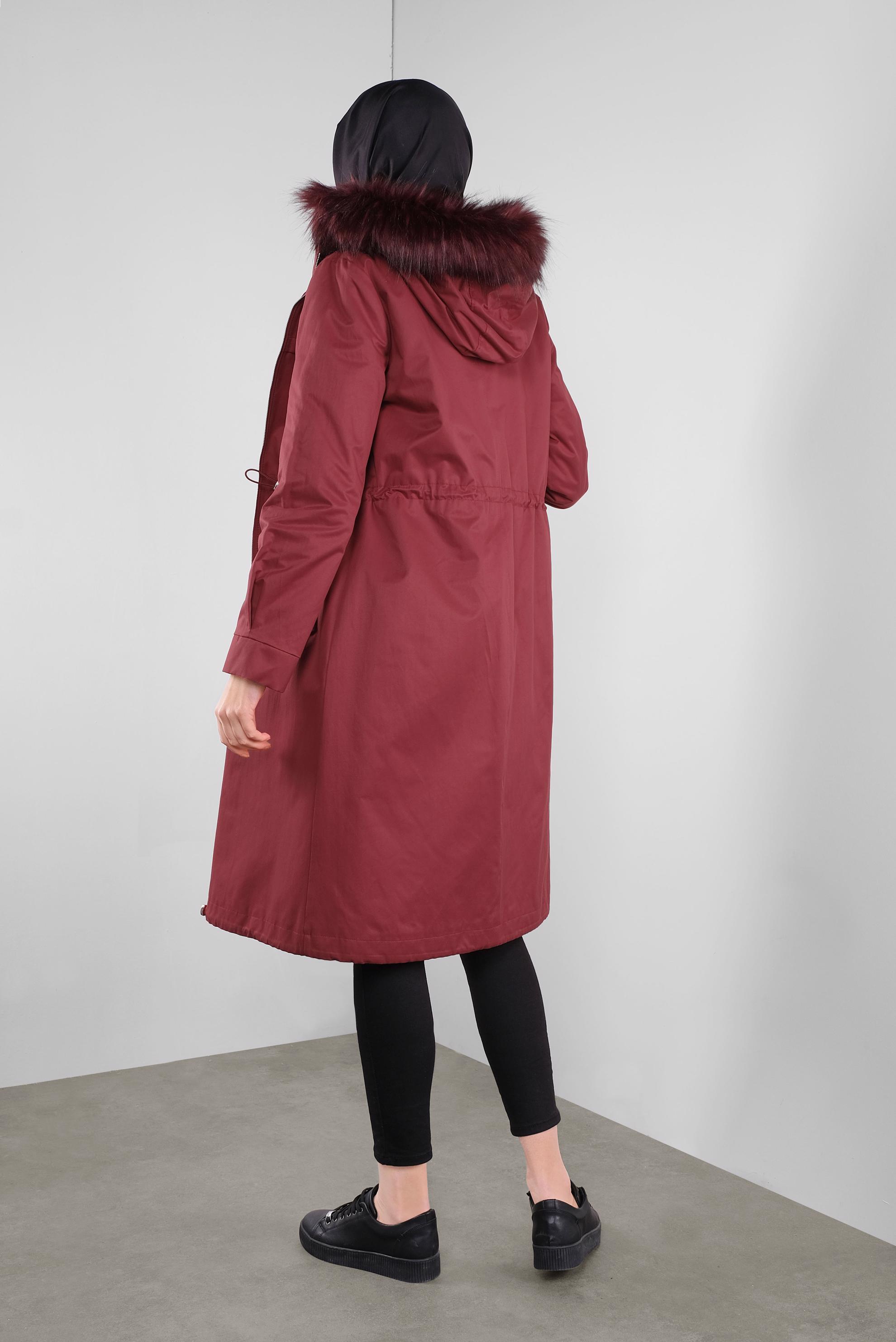 Tesettür giyim BORDO BEL KISMI BÜZGÜLÜ KAPÜŞONLU PARKA 90138