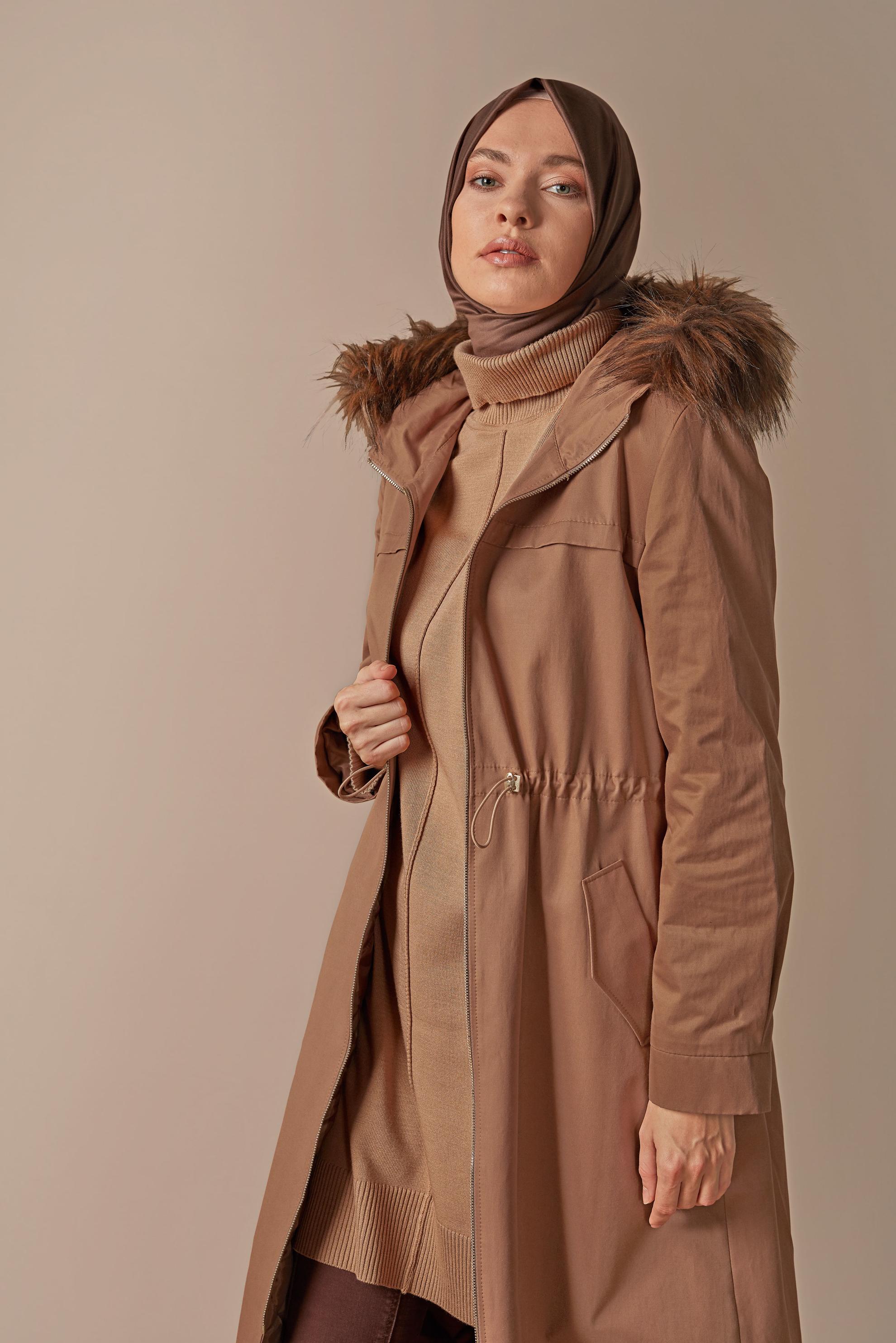 Tesettür giyim TABA BEL KISMI BÜZGÜLÜ KAPÜŞONLU PARKA 90138