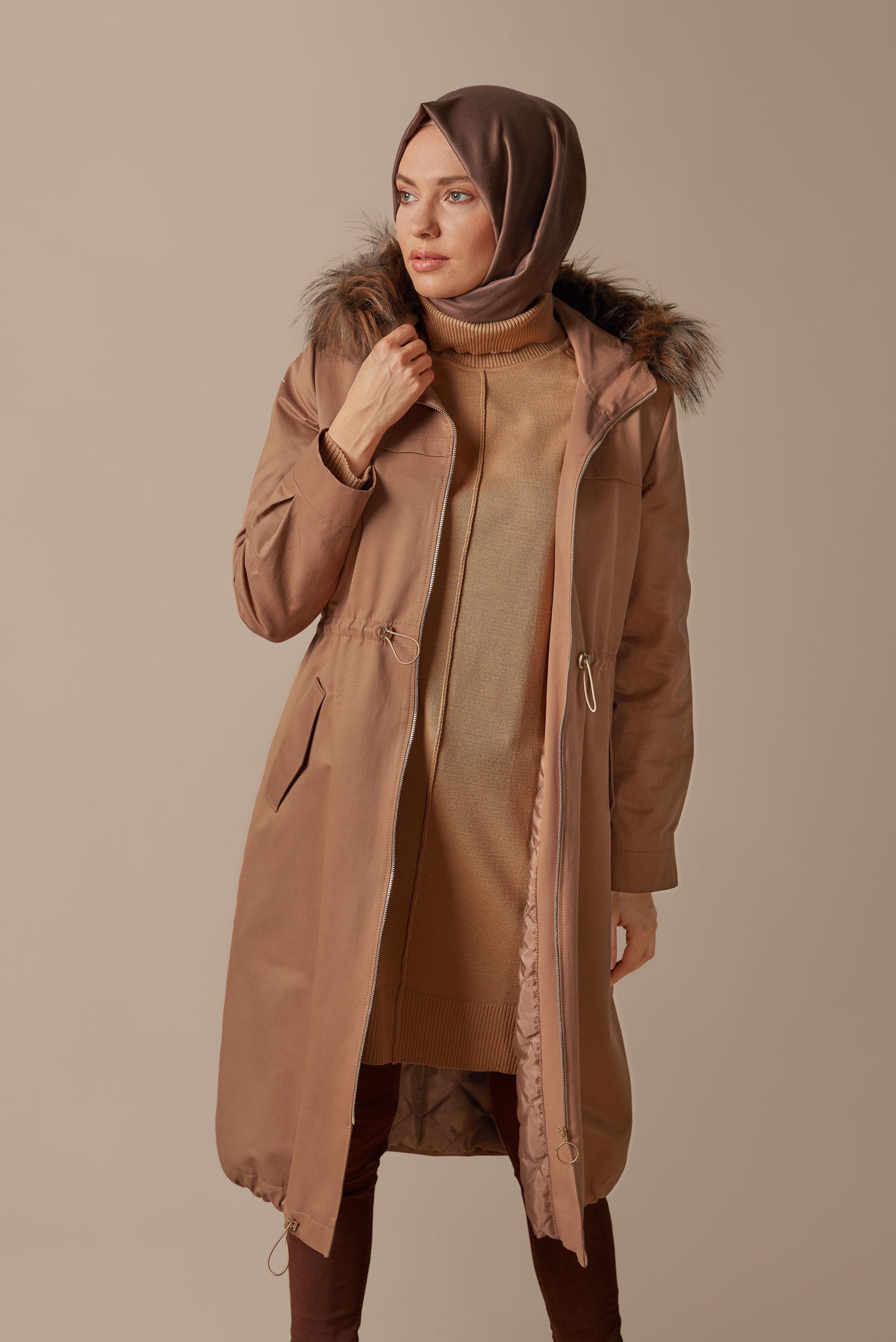 Tesettür giyim TABA BEL KISMI BÜZGÜLÜ KAPÜŞONLU PARKA 90138