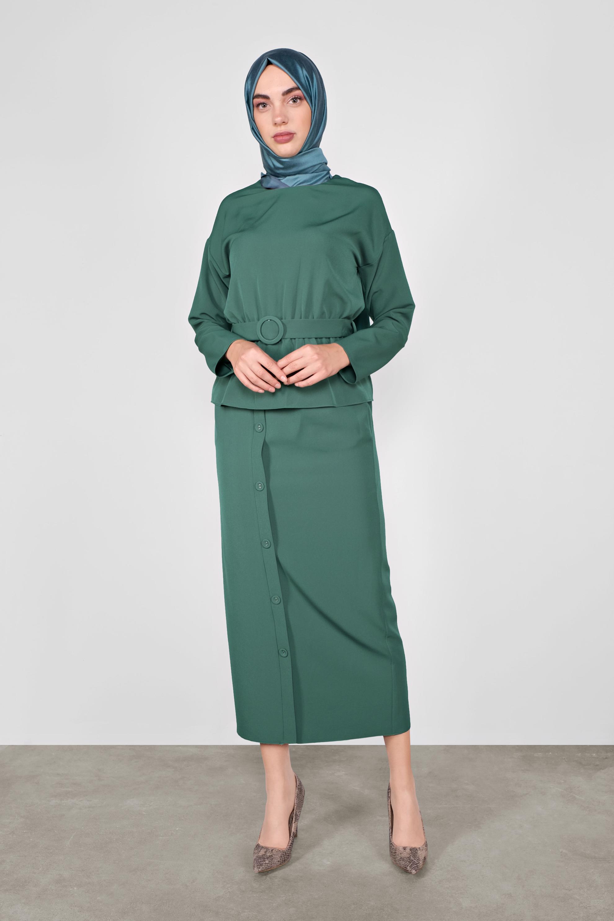 Tesettür giyim YEŞİL KEMERLİ DÜĞMELİ ETEKLİ TAKIM 40145