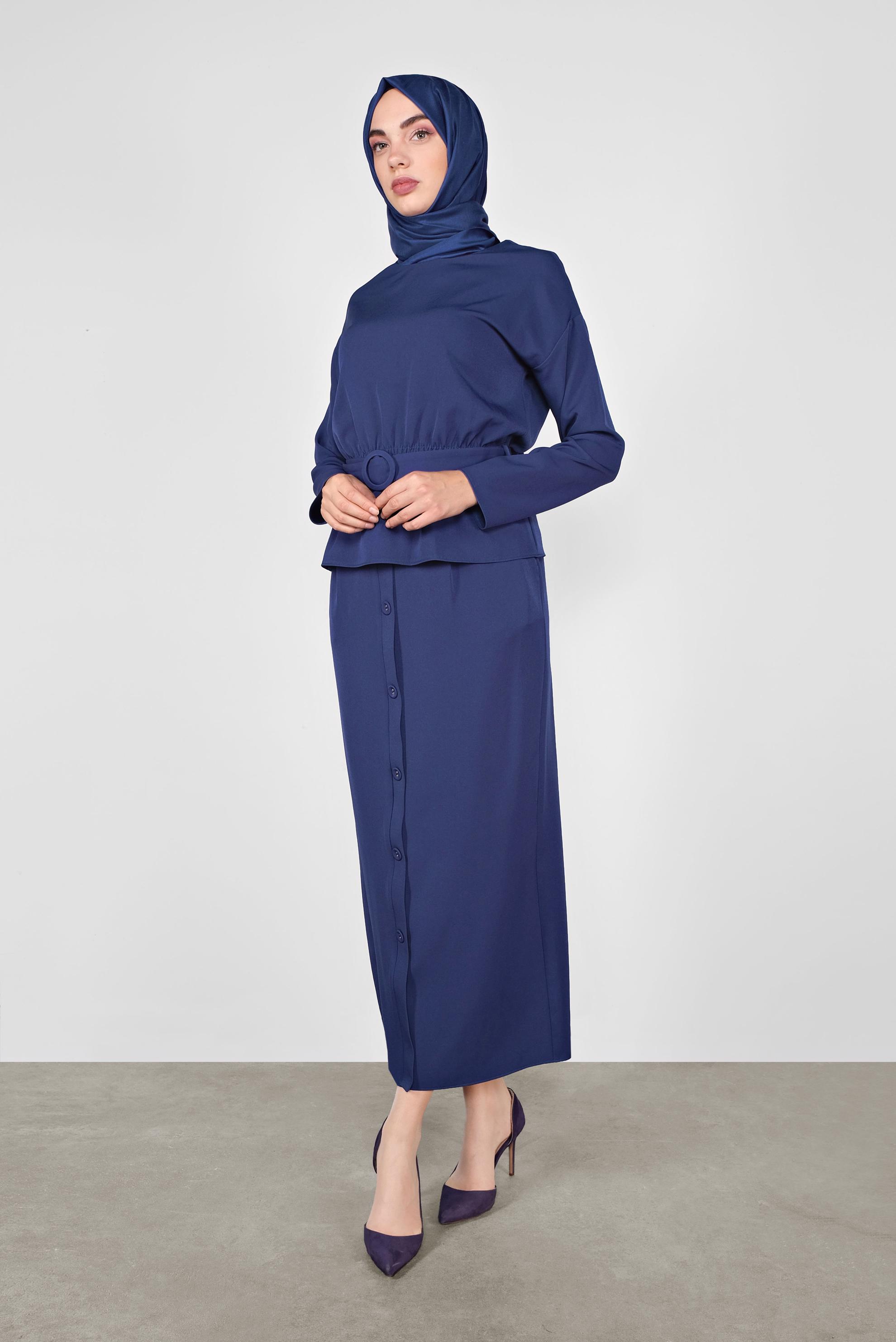 Vêtements hijab BLEU MARINE TAILLEUR À BOUTONNÉE AVEC CEINTURE 40145