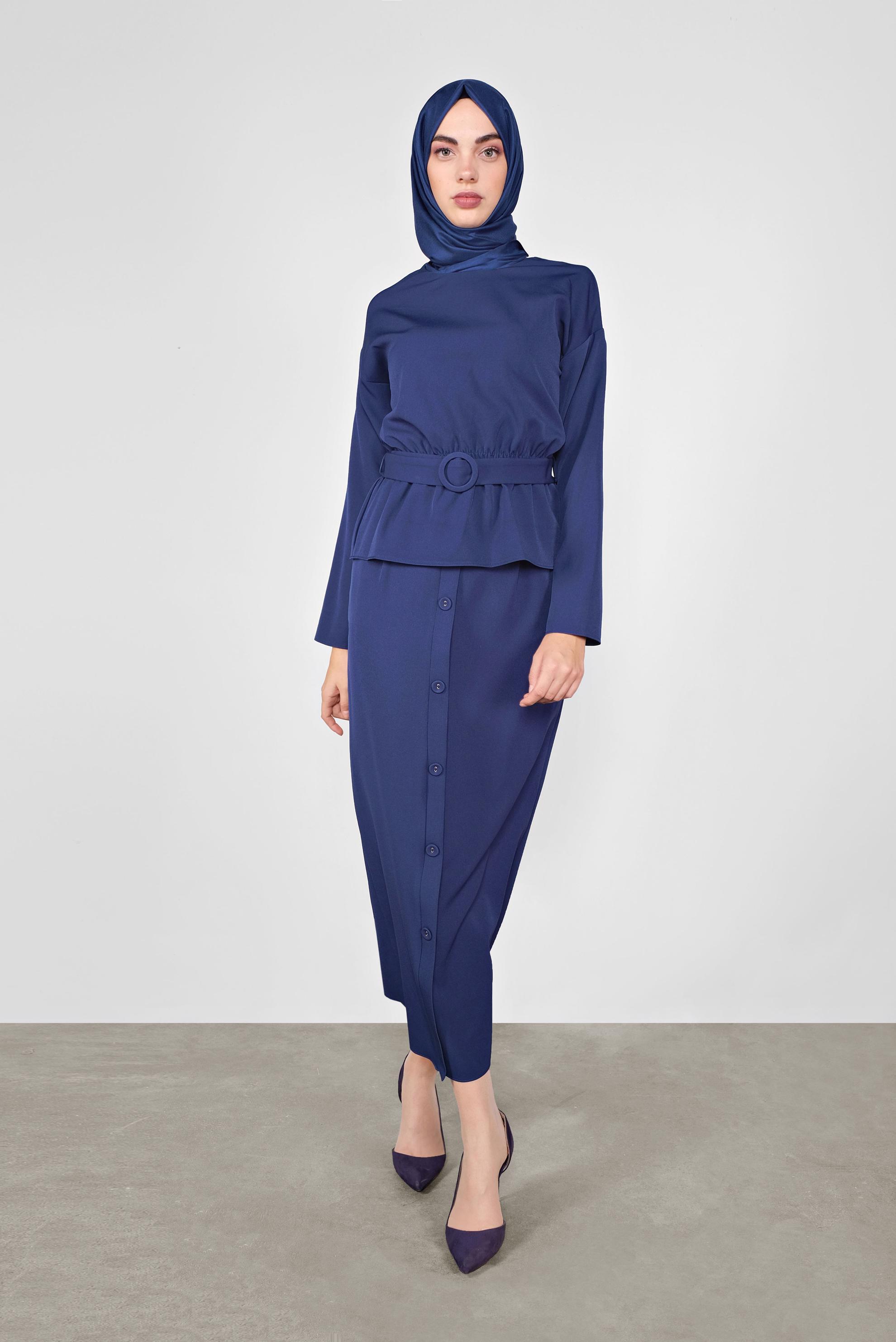 Vêtements hijab BLEU MARINE TAILLEUR À BOUTONNÉE AVEC CEINTURE 40145