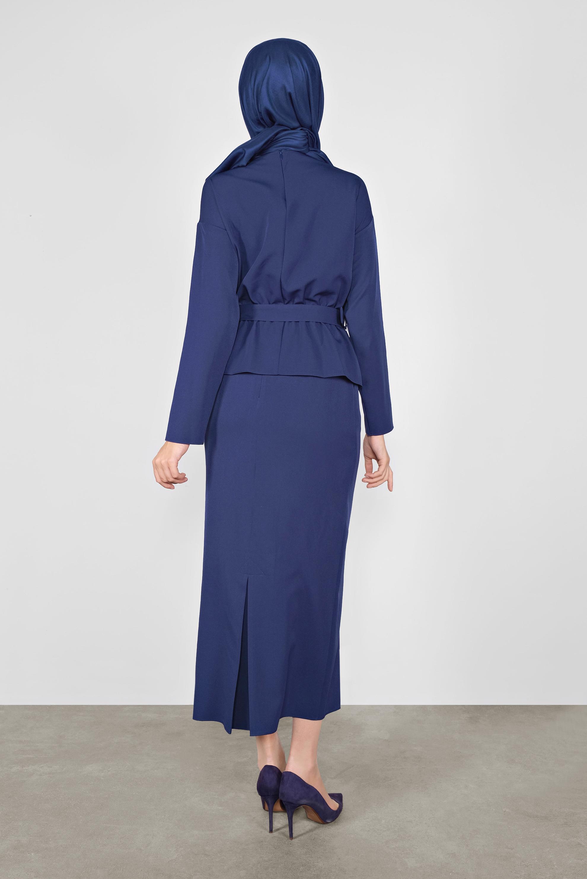 Vêtements hijab BLEU MARINE TAILLEUR À BOUTONNÉE AVEC CEINTURE 40145