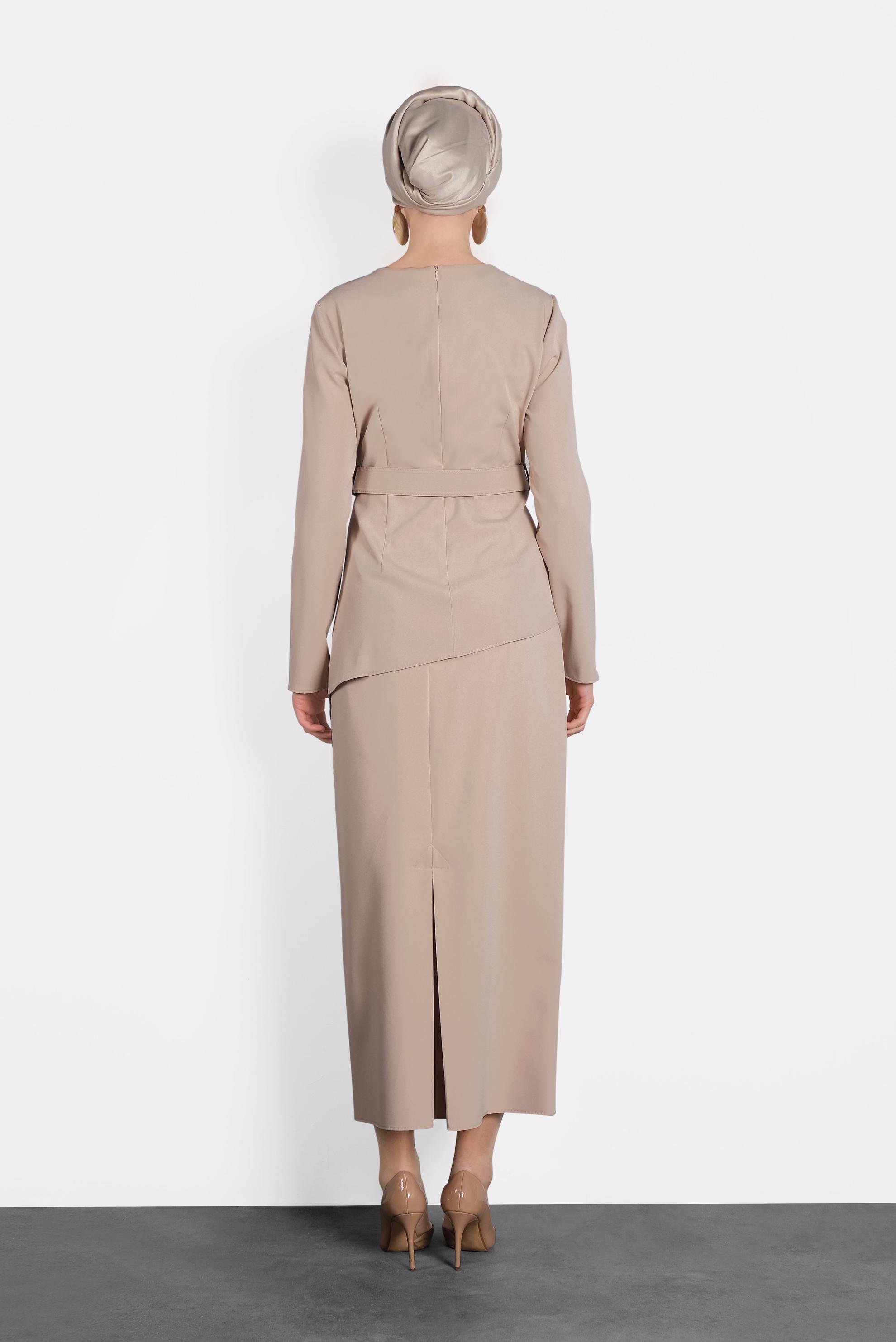 Tesettür giyim BEJ ASİMETRİK KESİM ETEKLİ TAKIM 40206 