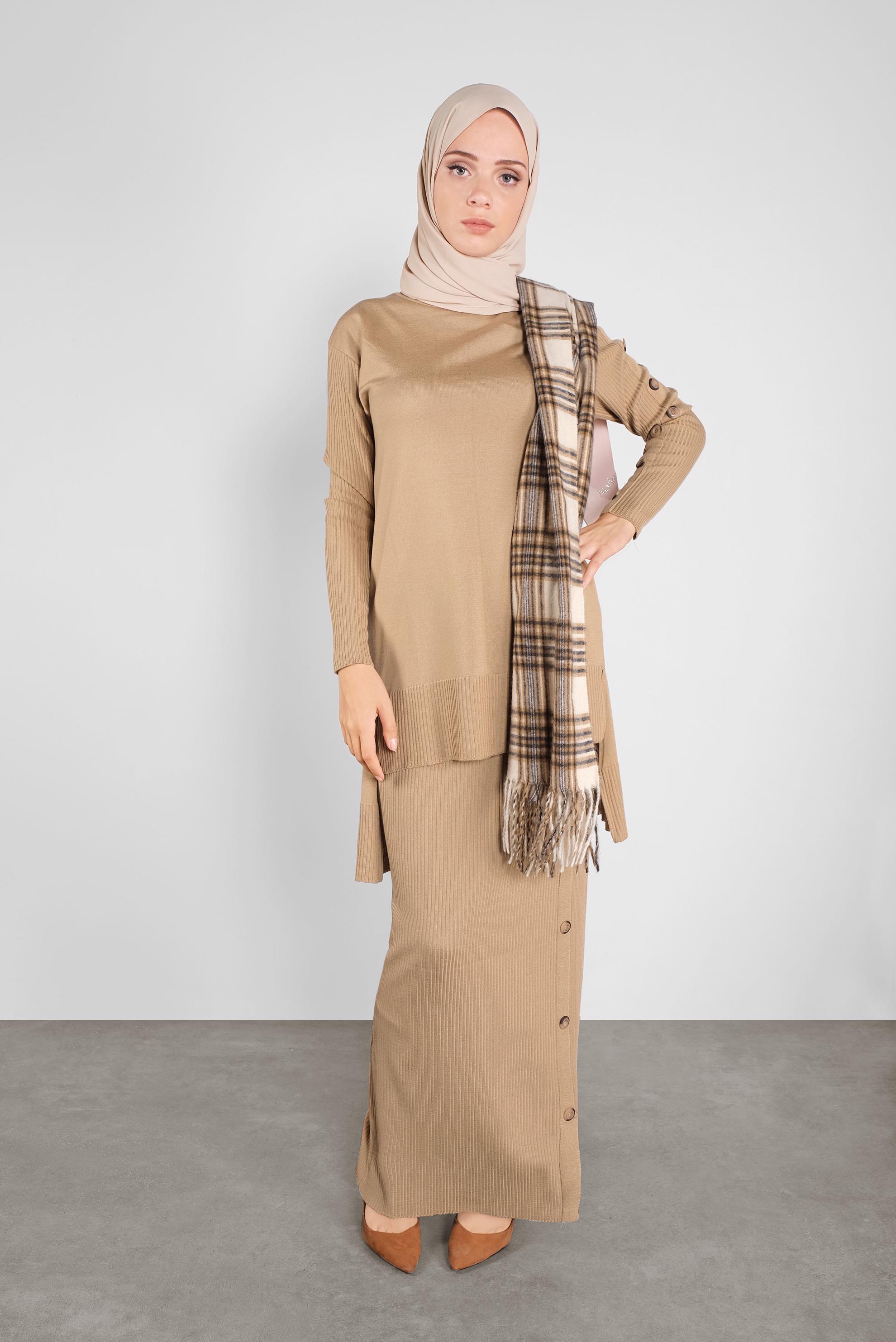 Tesettür giyim KAHVE DÜĞMELİ İKİLİ ETEKLİ TRİKO TAKIM  41047 