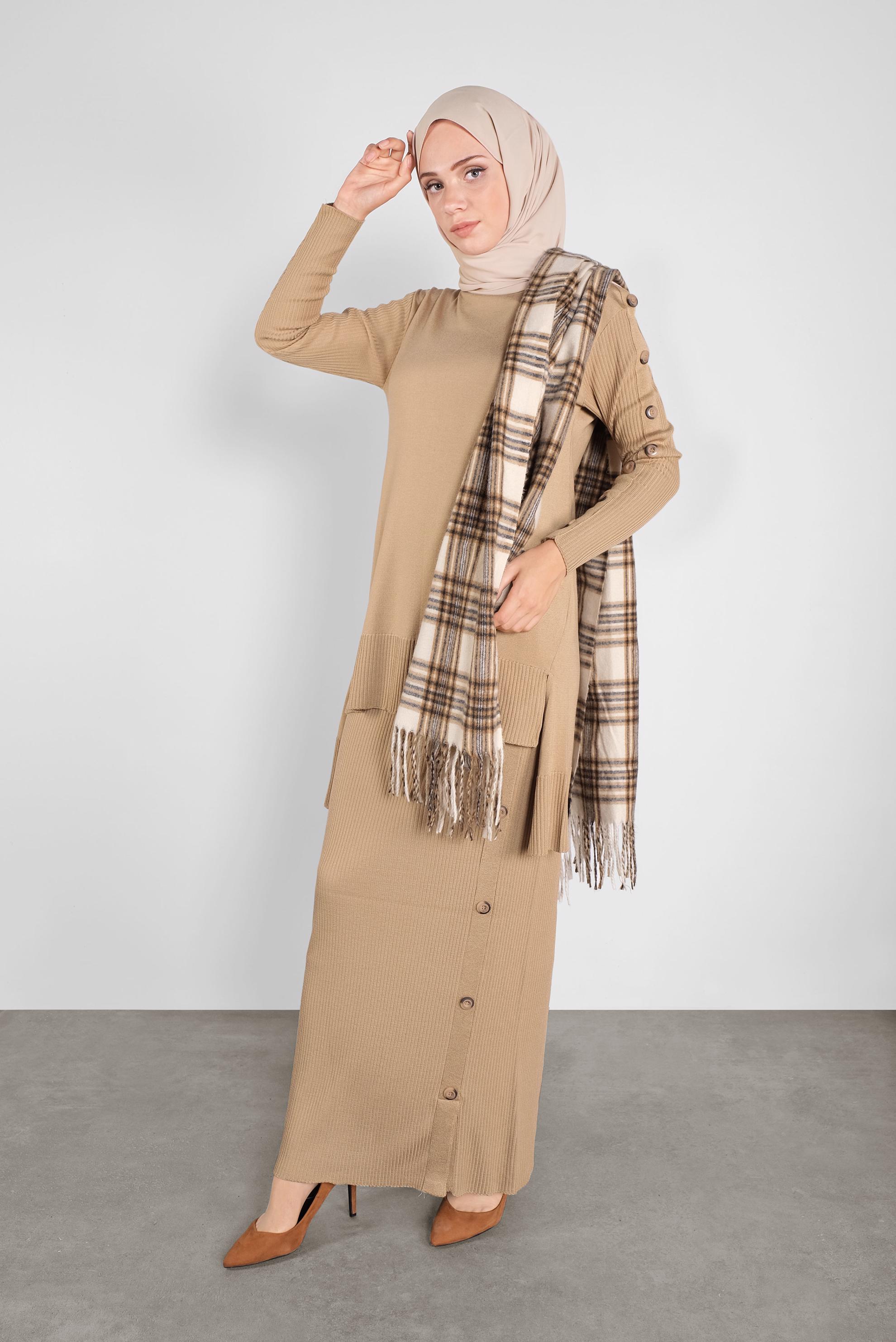 Tesettür giyim KAHVE DÜĞMELİ İKİLİ ETEKLİ TRİKO TAKIM  41047 