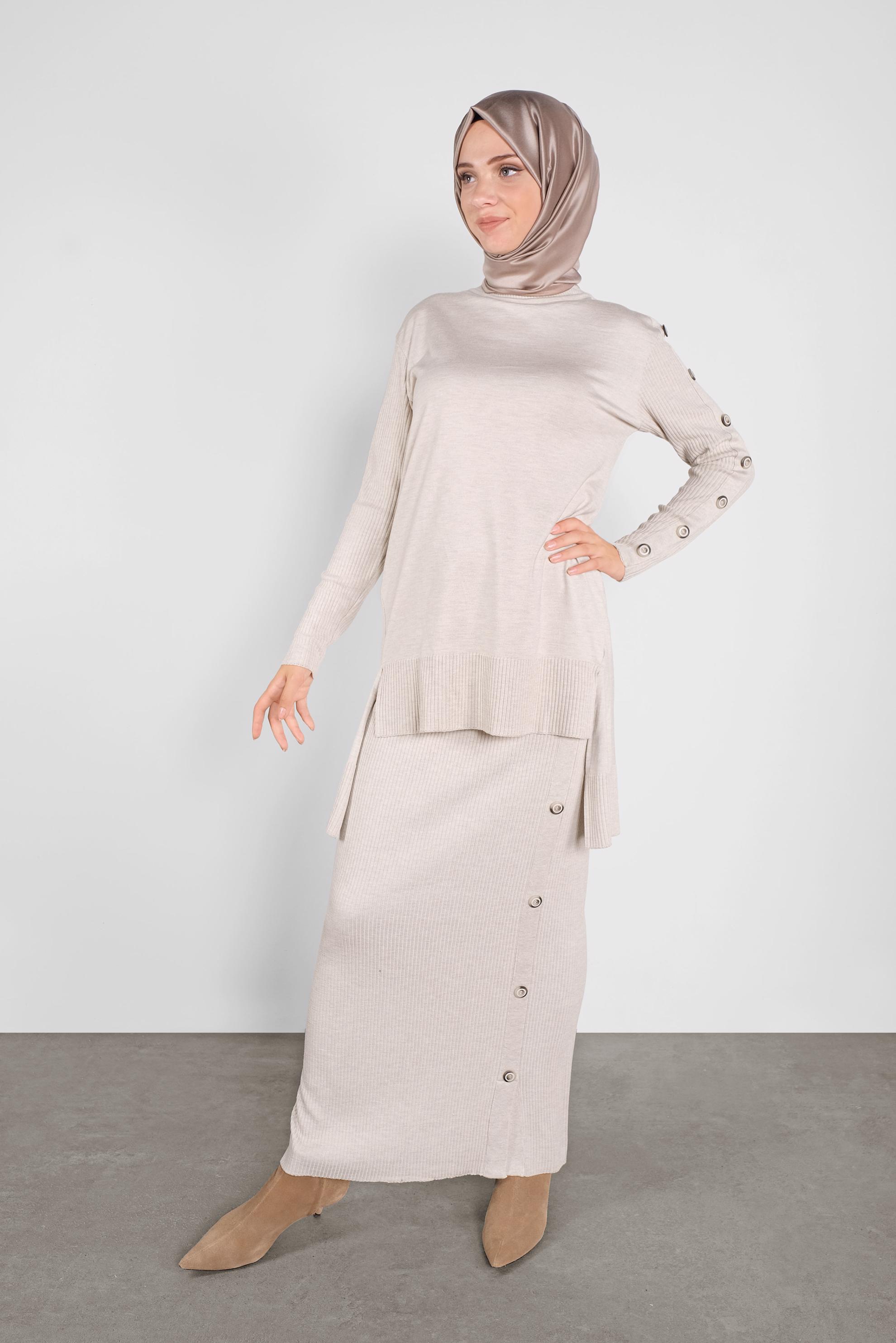 Tesettür giyim BEJ DÜĞMELİ İKİLİ ETEKLİ TRİKO TAKIM  41047 