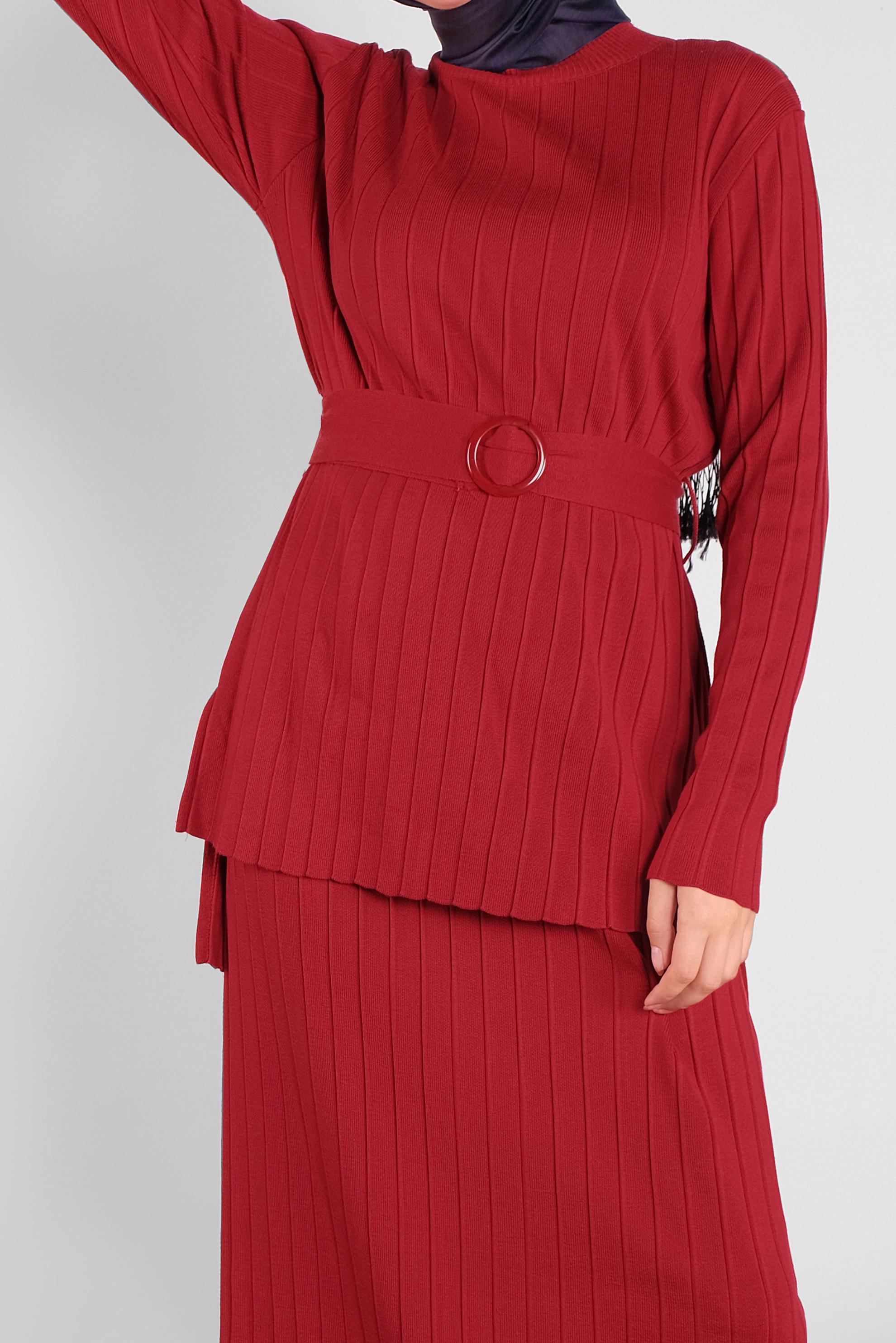 Tesettür giyim KIRMIZI BALIKÇI KEMERLİ TRİKO İKİLİ ETEKLİ TAKIM 41049