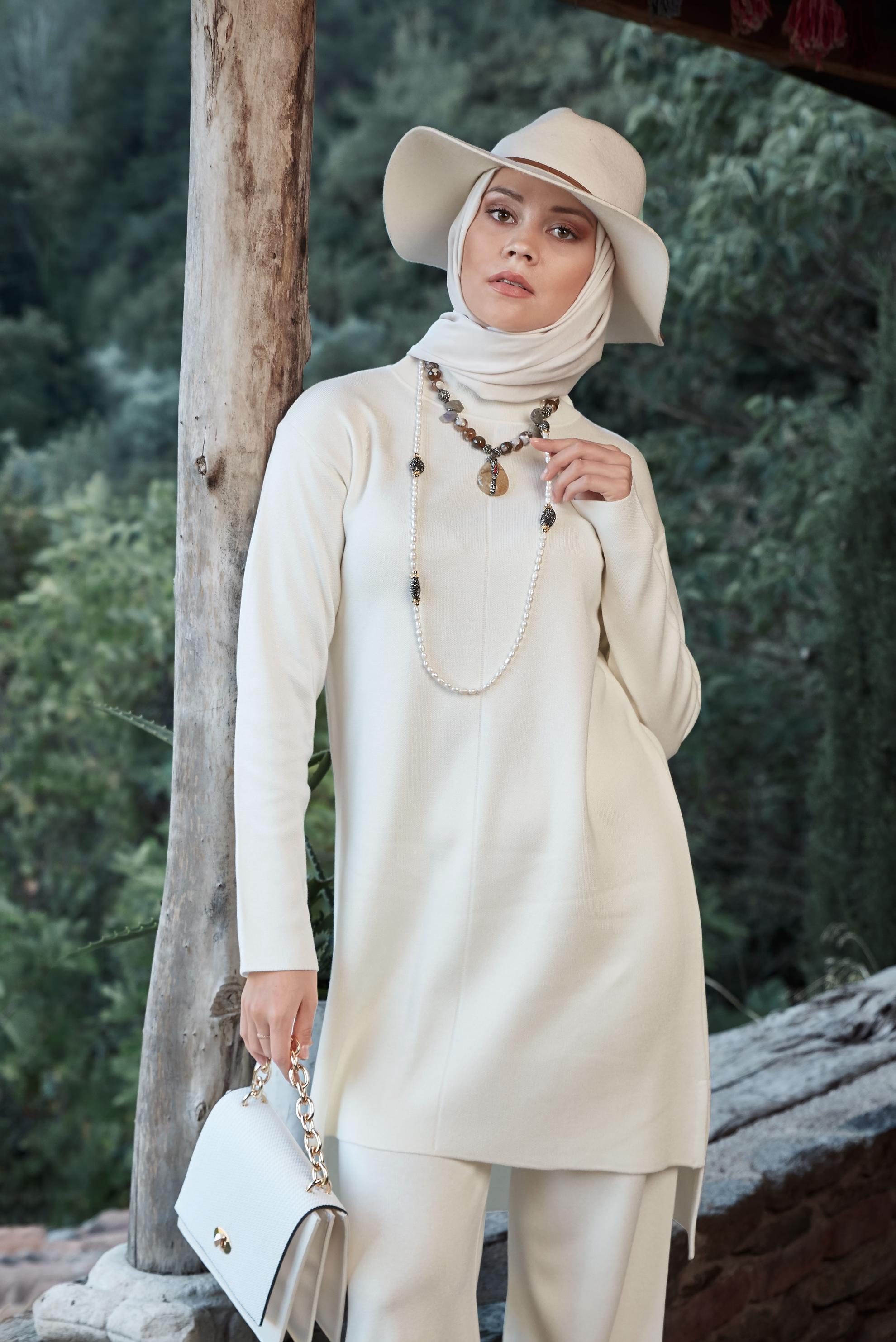 Hijab clothing WHITE ASYMMETRIC CUT KNIT SUIT 41048 