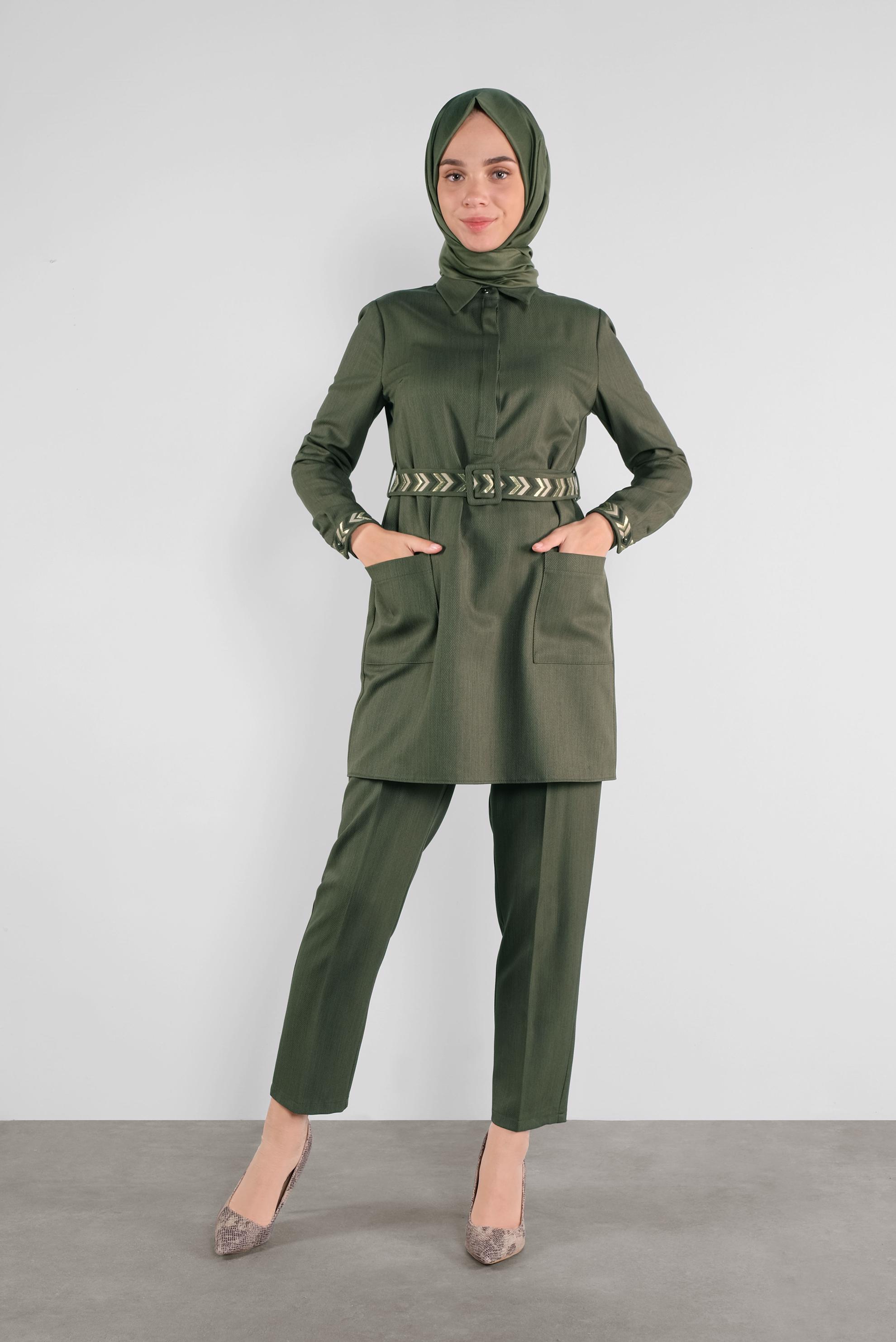 Tesettür giyim HAKİ  NAKIŞ DETAYLI İKİLİ PANTOLONLU TAKIM 41130 