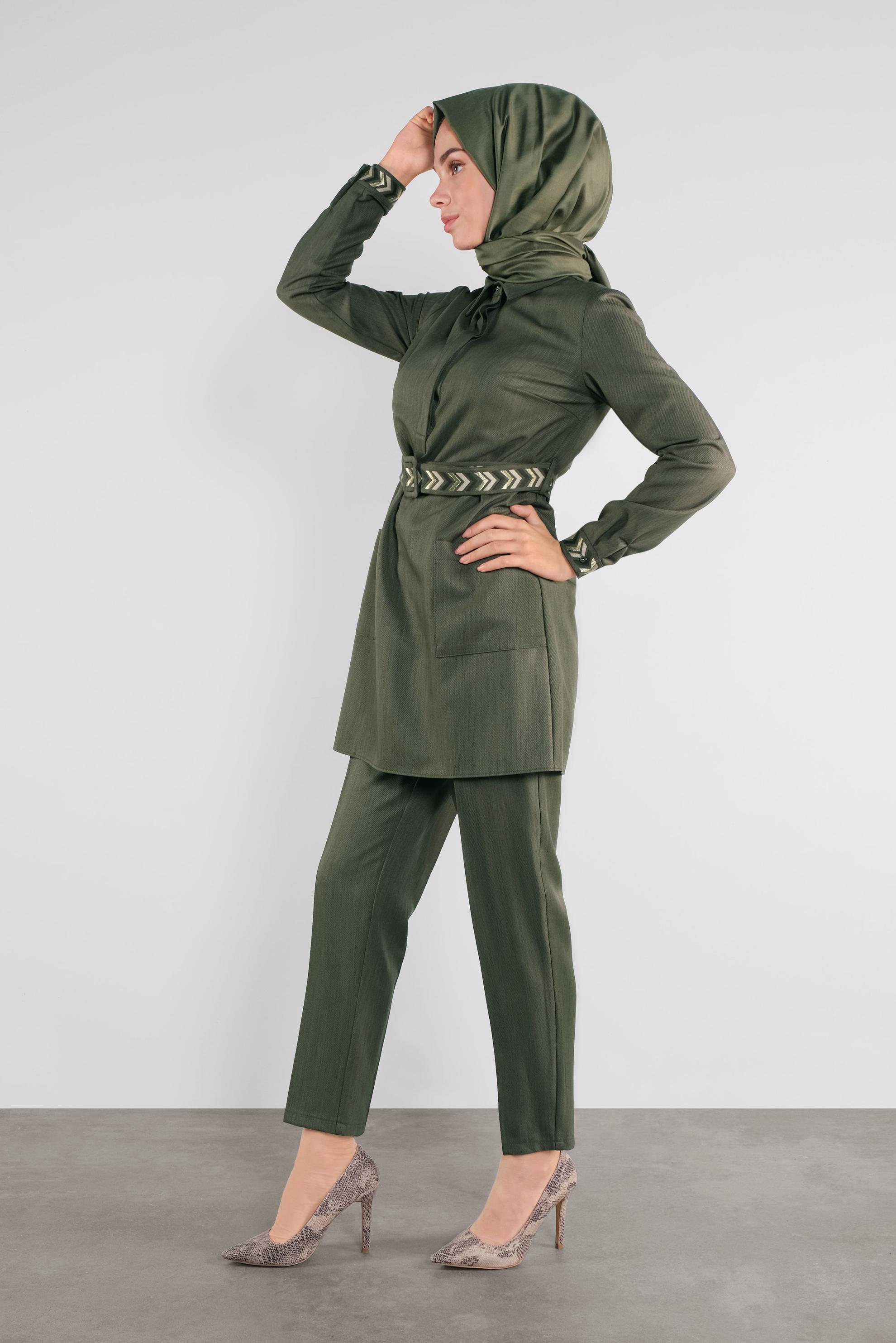 Tesettür giyim HAKİ  NAKIŞ DETAYLI İKİLİ PANTOLONLU TAKIM 41130 