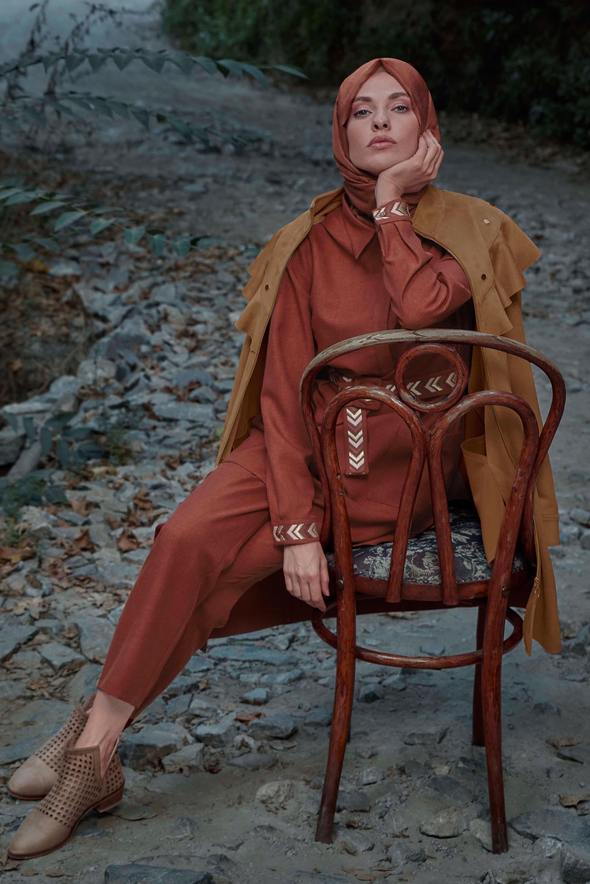 Tesettür giyim TURUNCU  NAKIŞ DETAYLI İKİLİ PANTOLONLU TAKIM 41130 