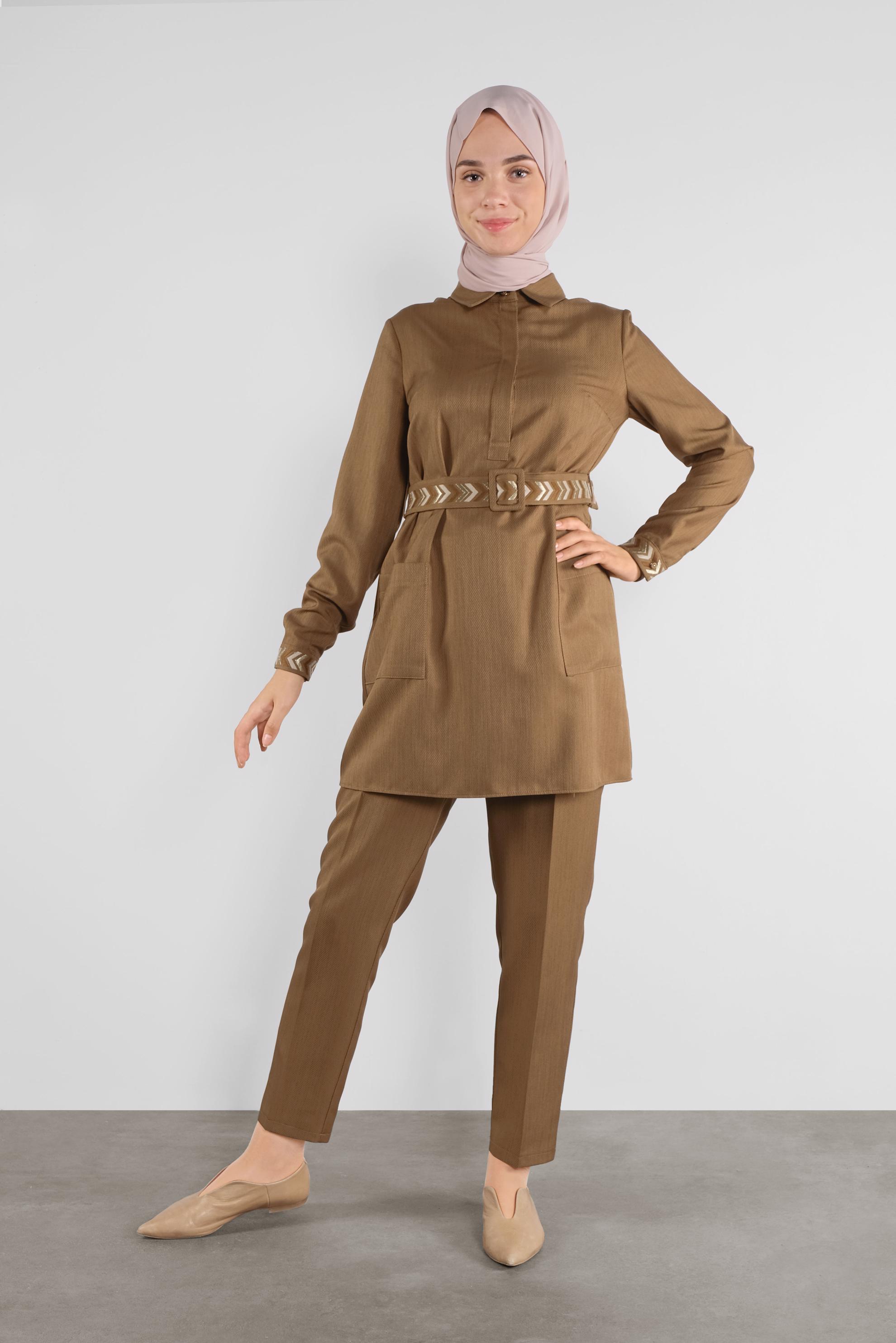 Tesettür giyim KAHVE  NAKIŞ DETAYLI İKİLİ PANTOLONLU TAKIM 41130 