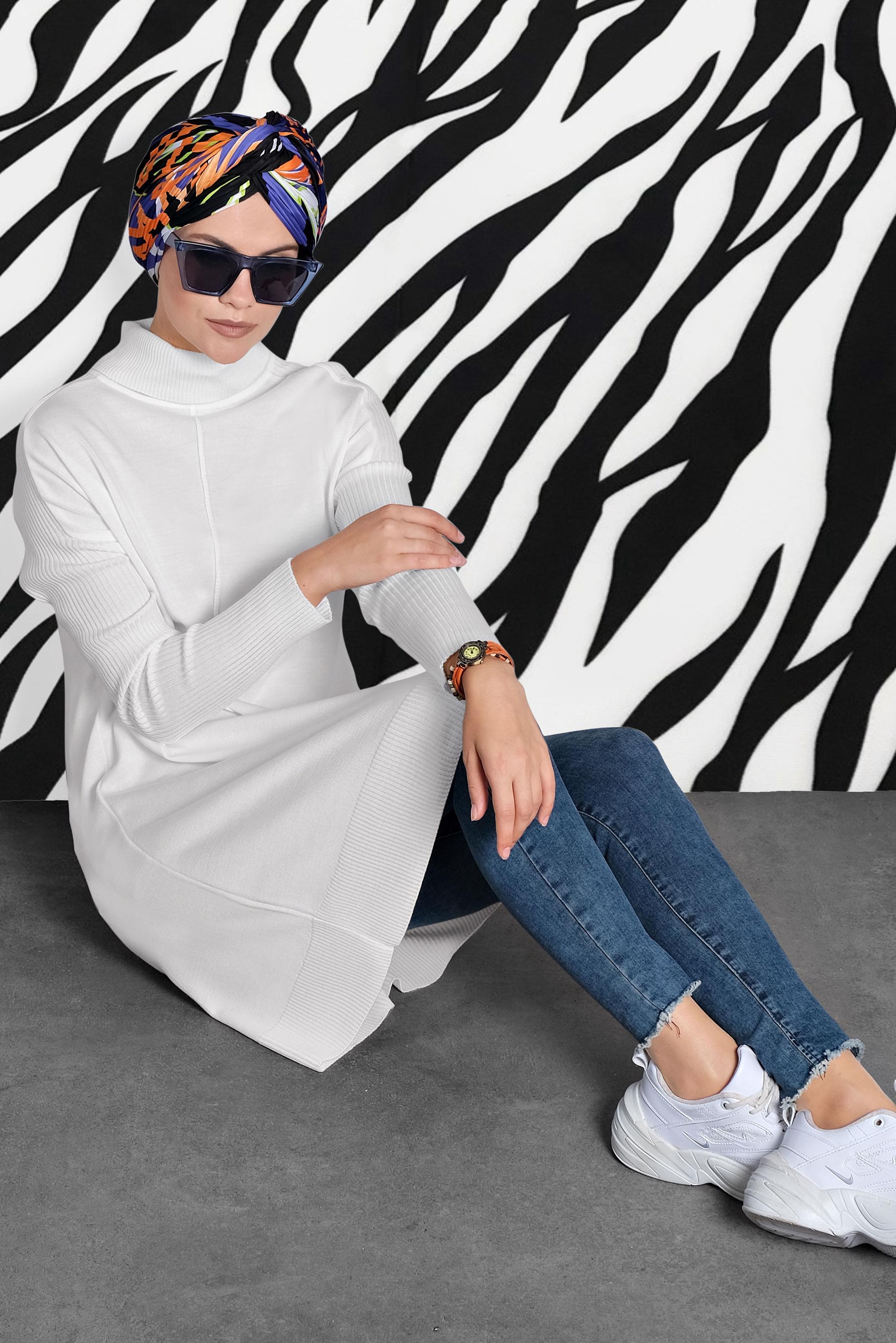 Tesettür giyim BEYAZ BALIKÇI YAKA SALAŞ TRİKO TUNİK 40001