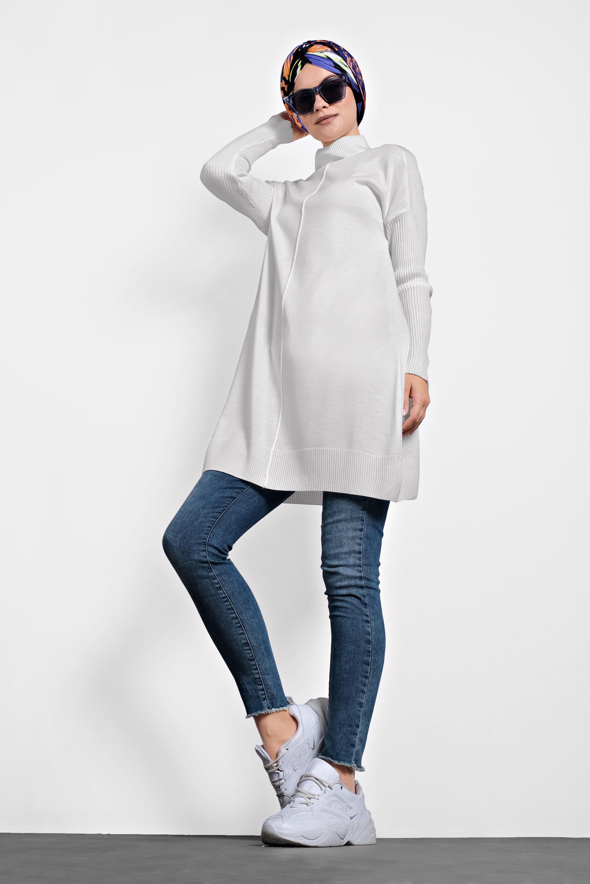 Tesettür giyim BEYAZ BALIKÇI YAKA SALAŞ TRİKO TUNİK 40001