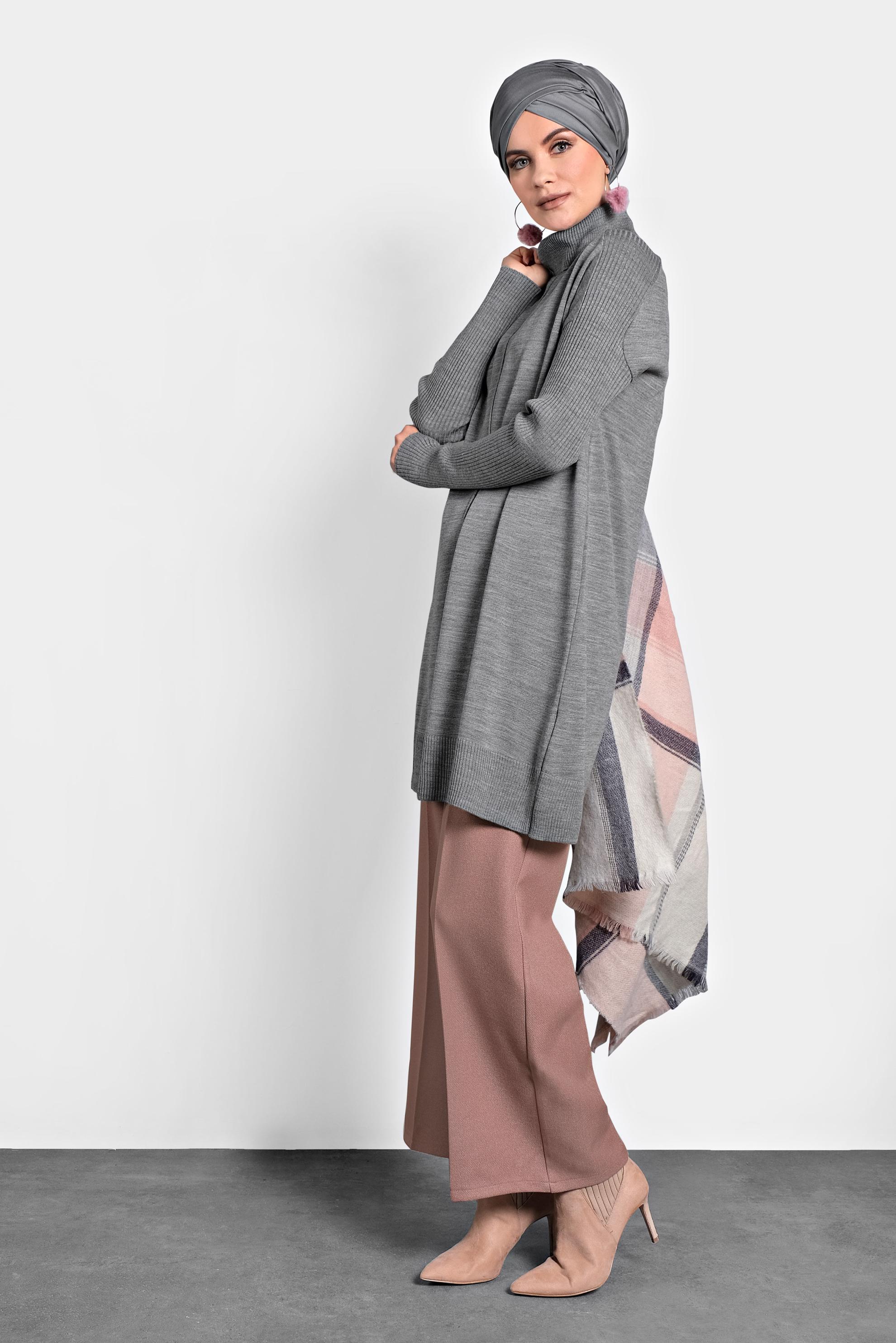 Tesettür giyim GRİ BALIKÇI YAKA SALAŞ TRİKO TUNİK 40001