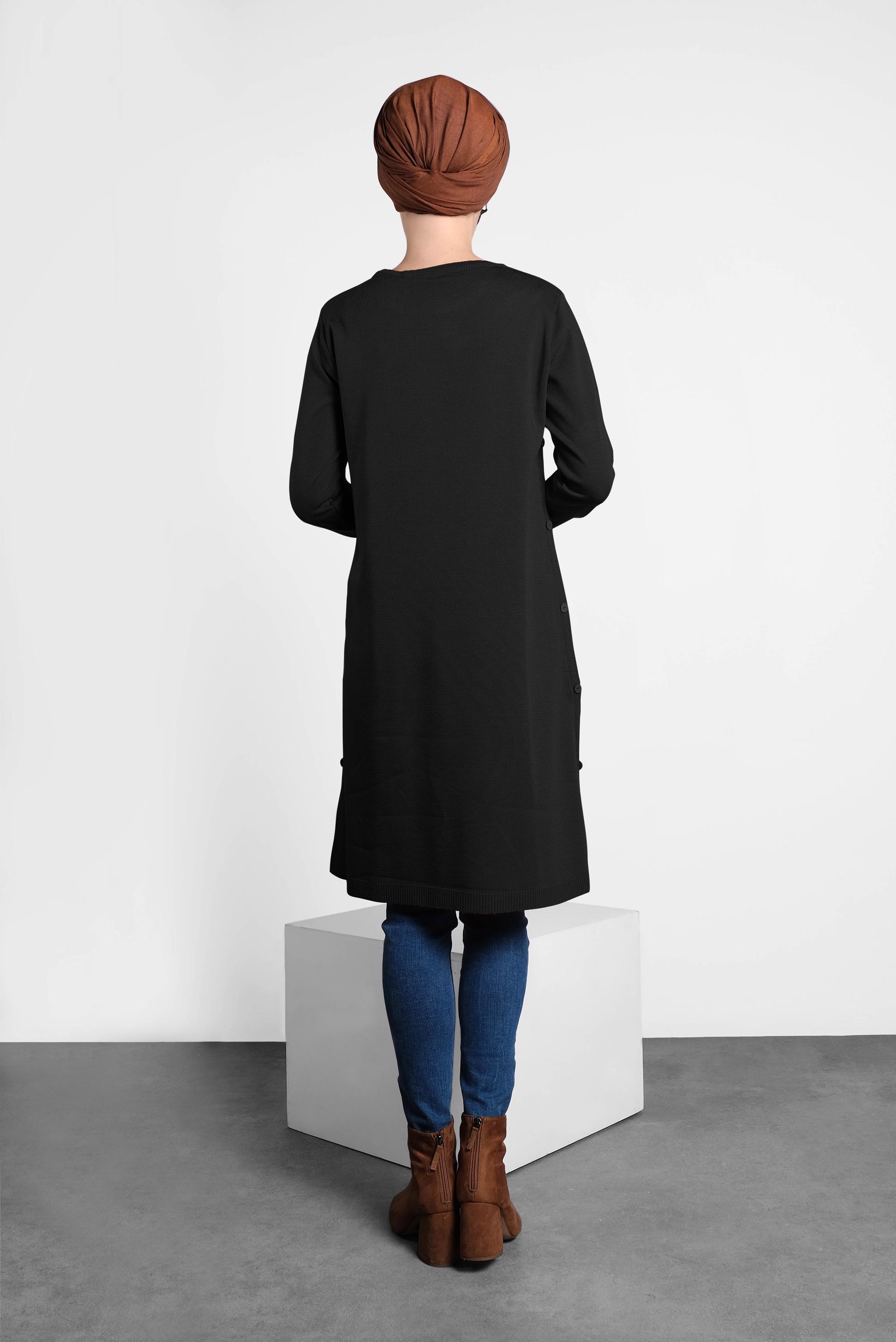 Tesettür giyim SİYAH YANLARI DÜĞMELİ TRİKO TUNİK 40005