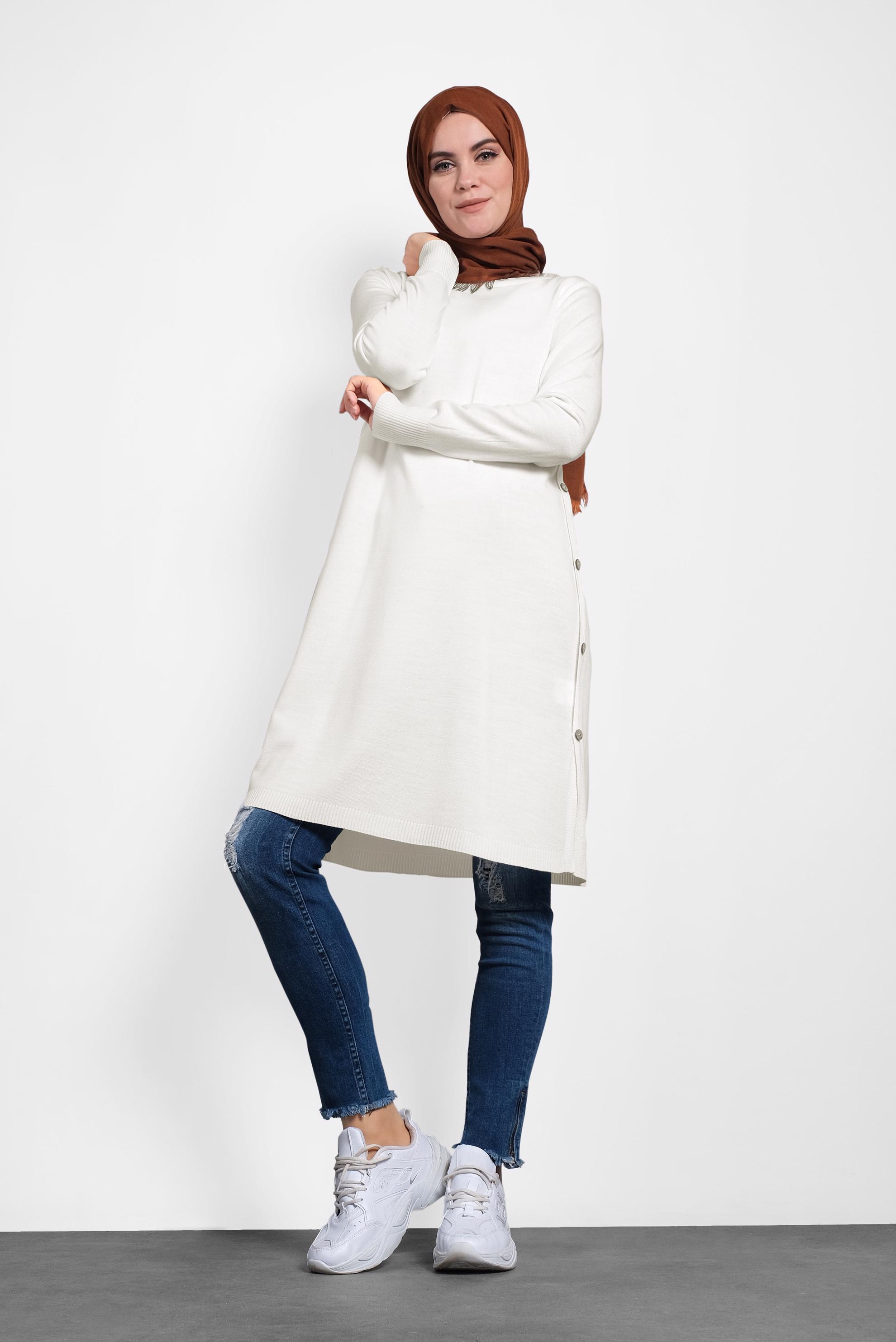 Tesettür giyim BEYAZ YANLARI DÜĞMELİ TRİKO TUNİK 40005