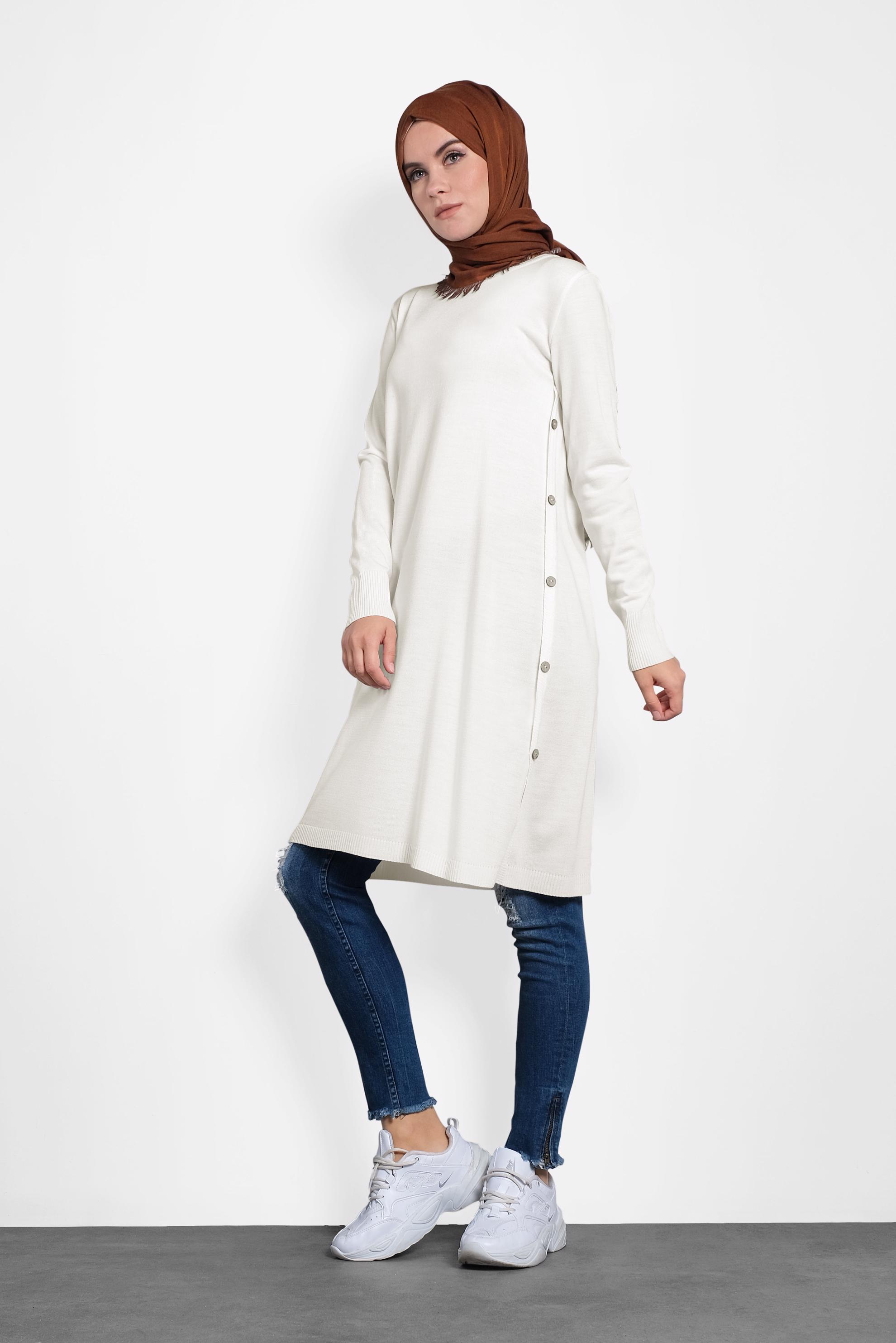Tesettür giyim BEYAZ YANLARI DÜĞMELİ TRİKO TUNİK 40005