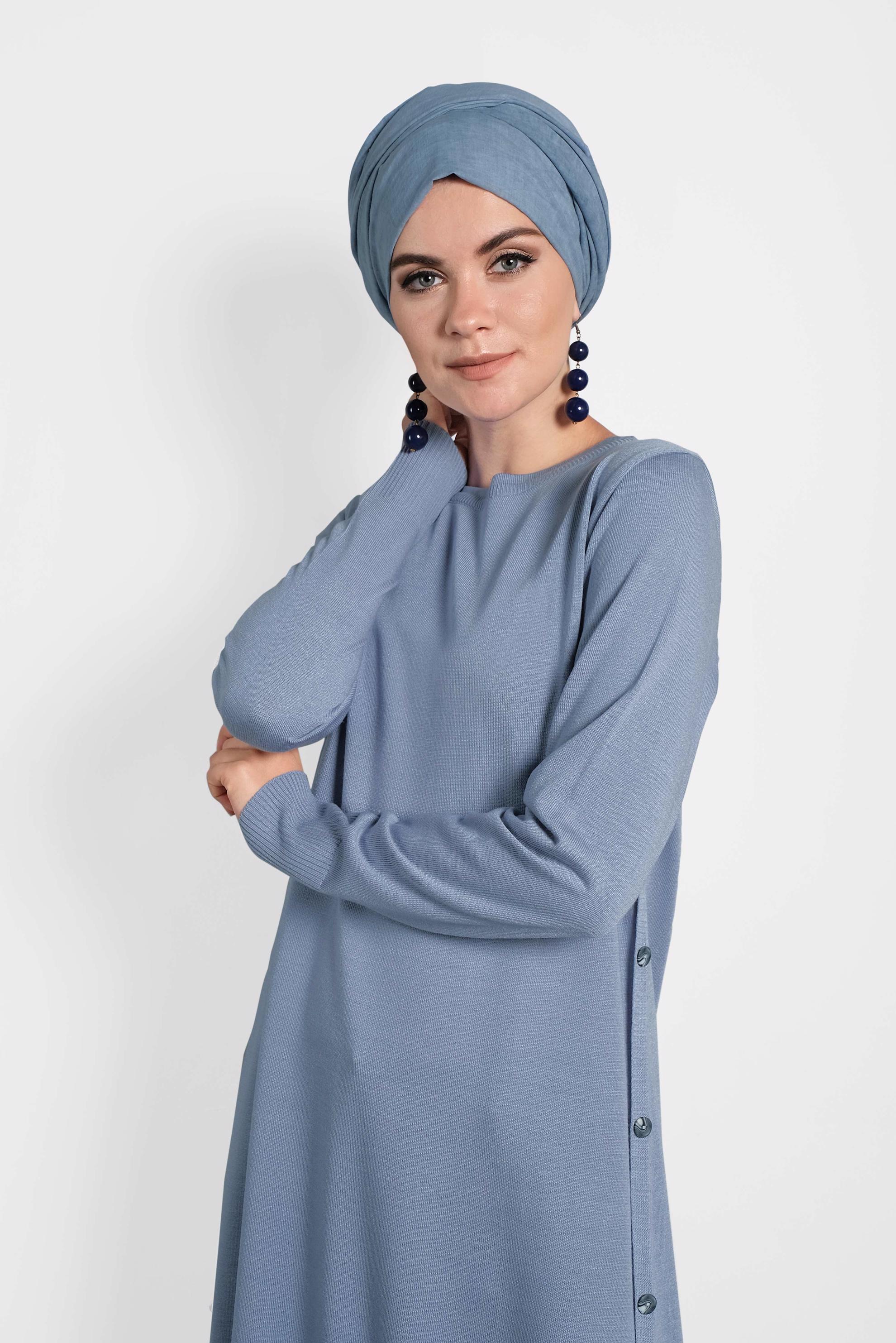Tesettür giyim MAVİ YANLARI DÜĞMELİ TRİKO TUNİK 40005
