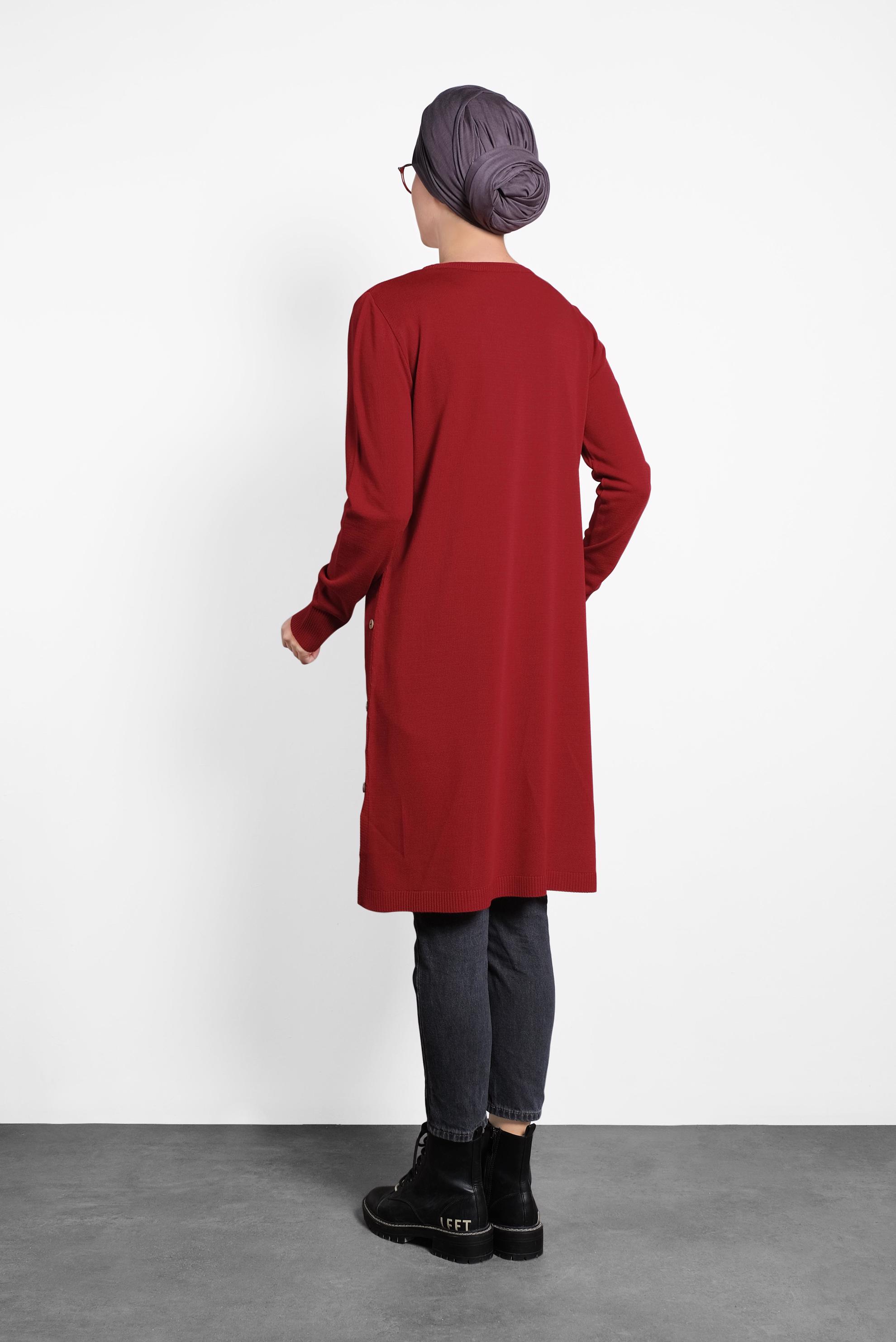 Tesettür giyim KIRMIZI YANLARI DÜĞMELİ TRİKO TUNİK 40005