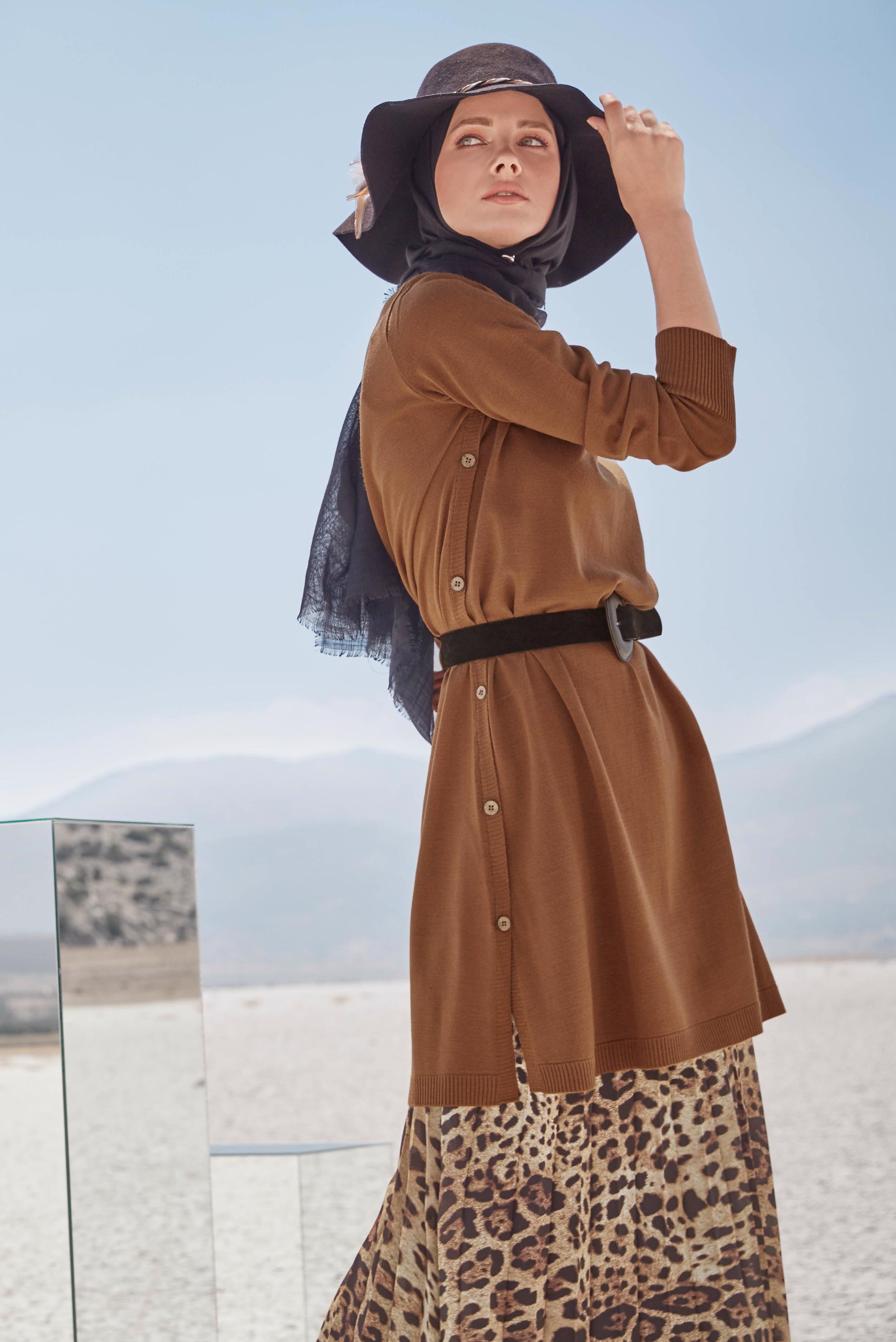 Tesettür giyim SARI YANLARI DÜĞMELİ TRİKO TUNİK 40005