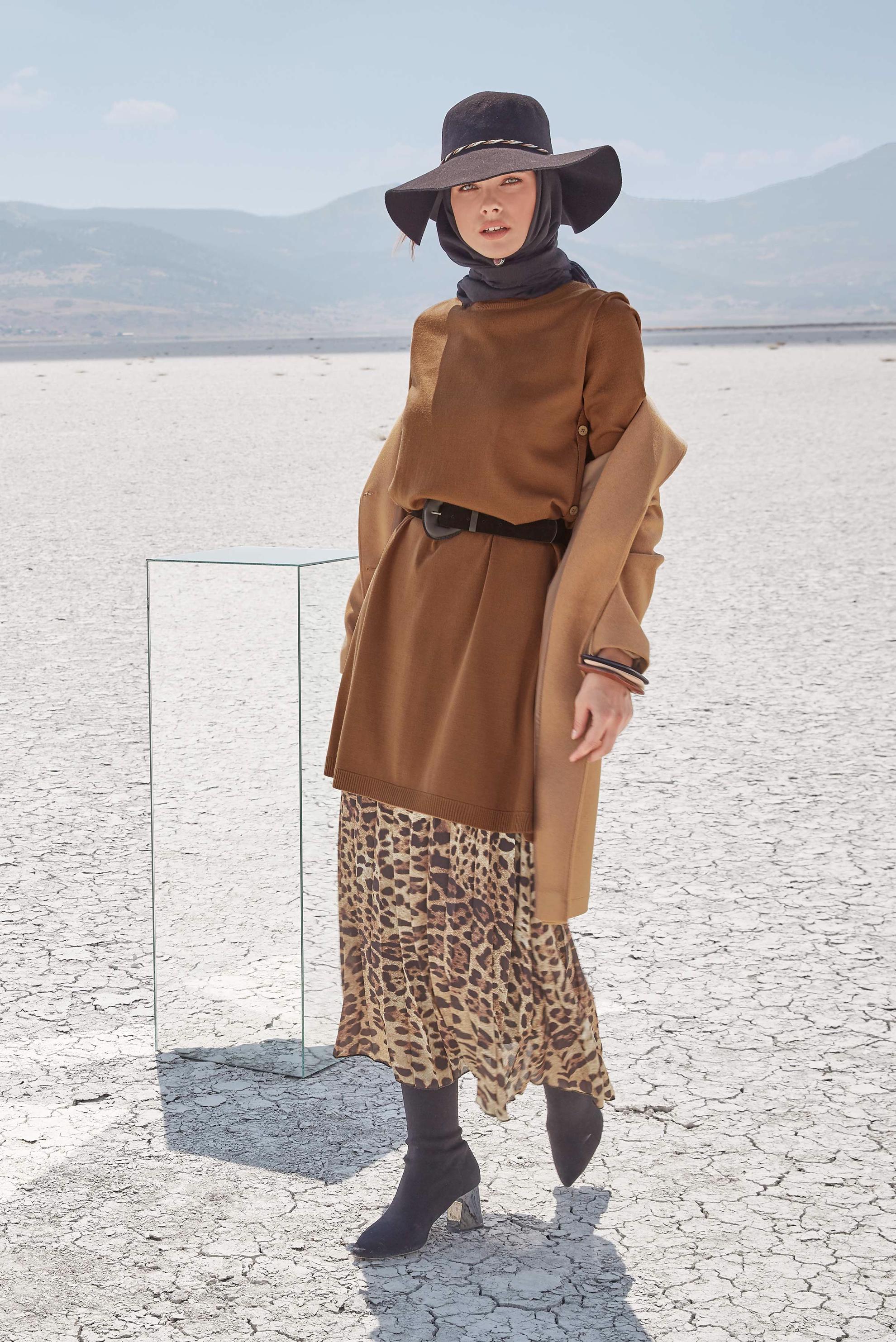 Tesettür giyim SARI YANLARI DÜĞMELİ TRİKO TUNİK 40005